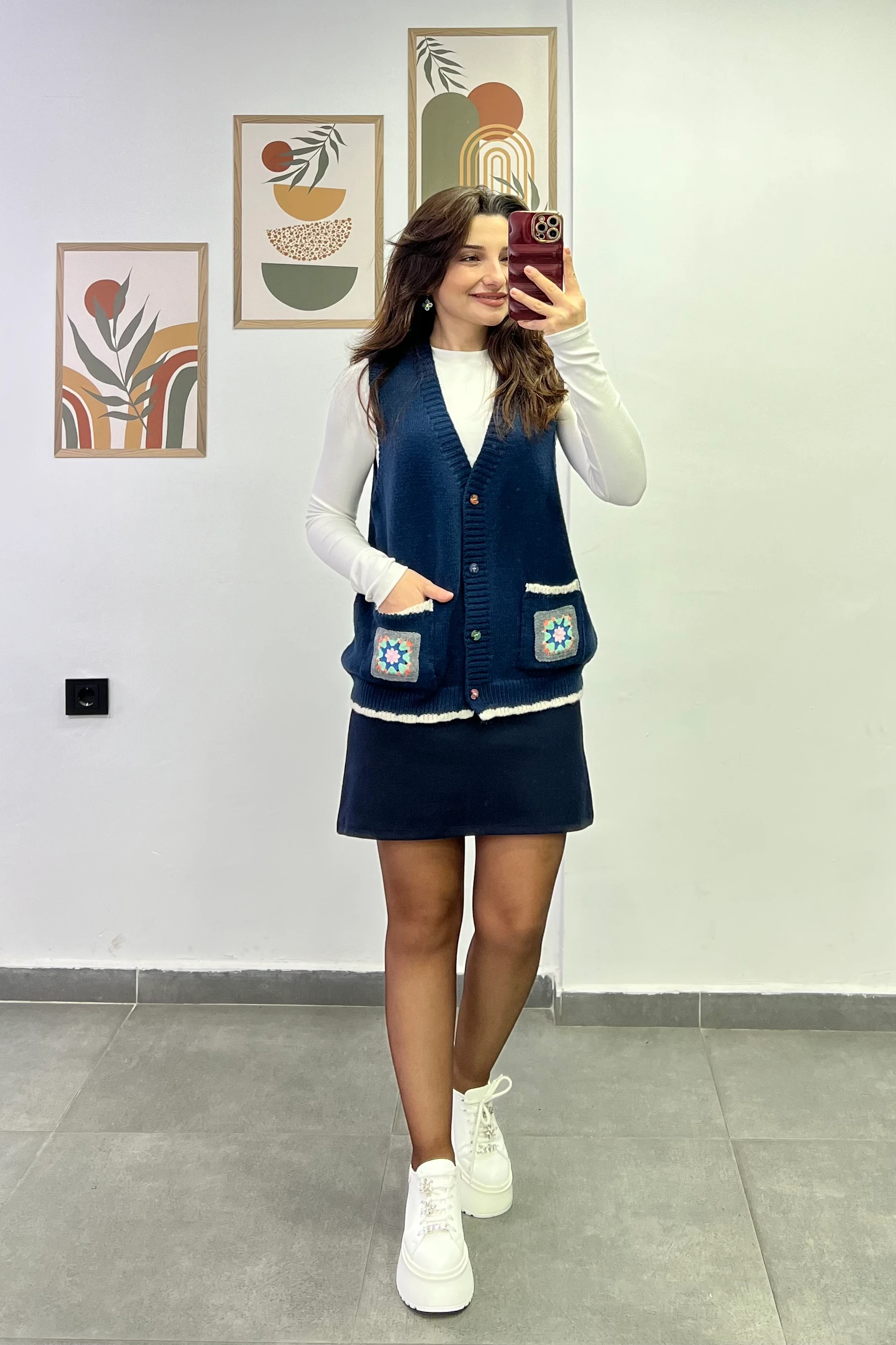 V Yaka Cepleri Renkli Nakış İşlemeli Yelek - LACIVERT