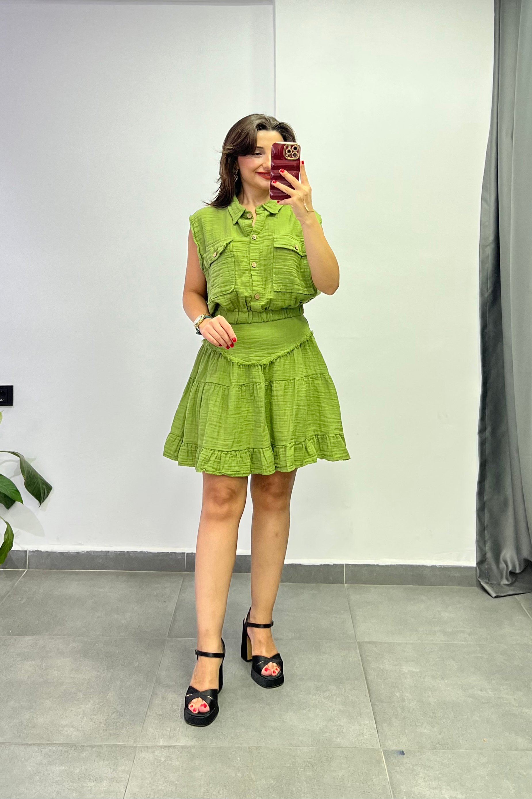Beli Lastikli Cep Detaylı Kolsuz Müslin Bluz - YEŞİL