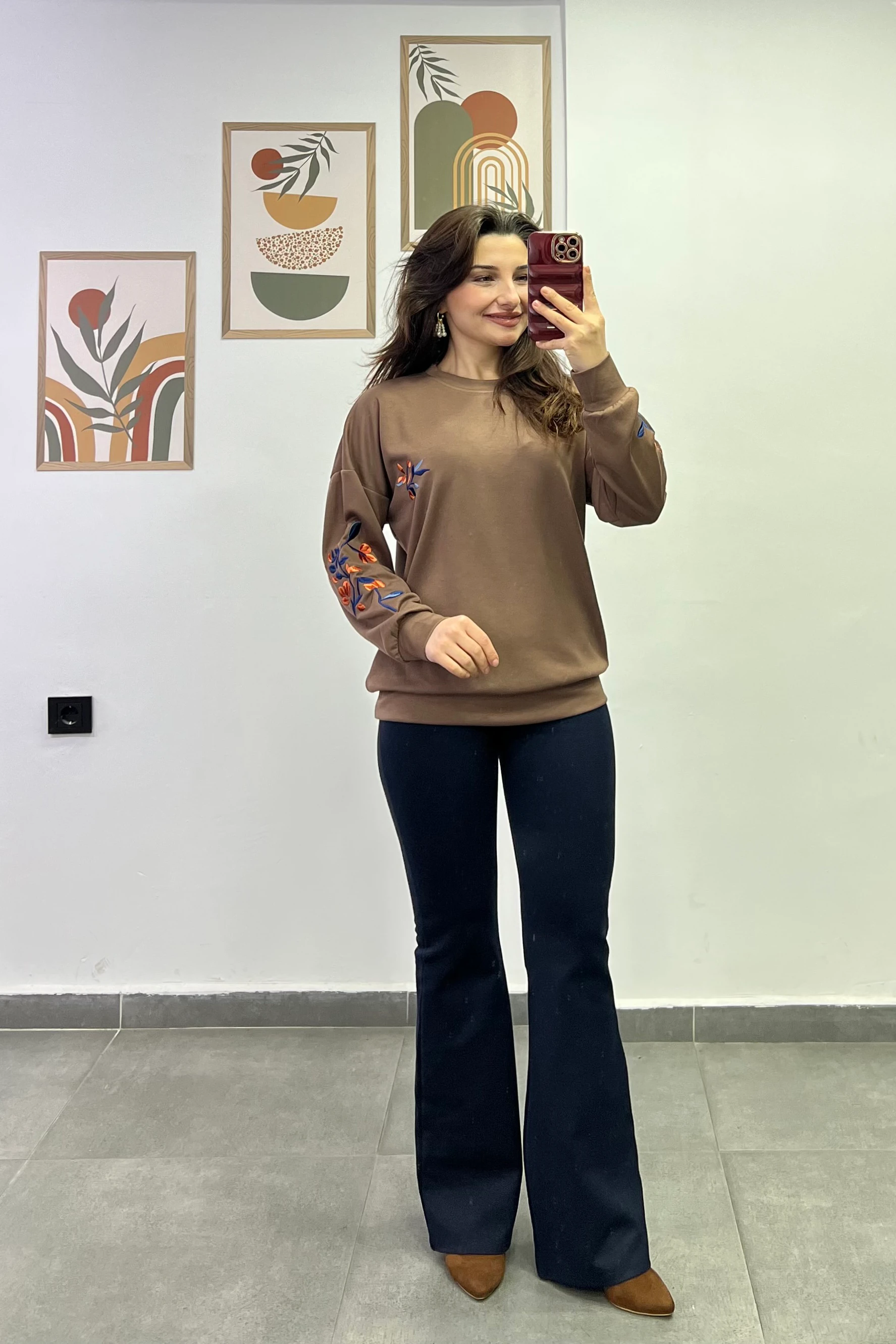 Kolları Ve Göğüsü Nakış Detaylı Sweatshirt - KAHVERENGİ