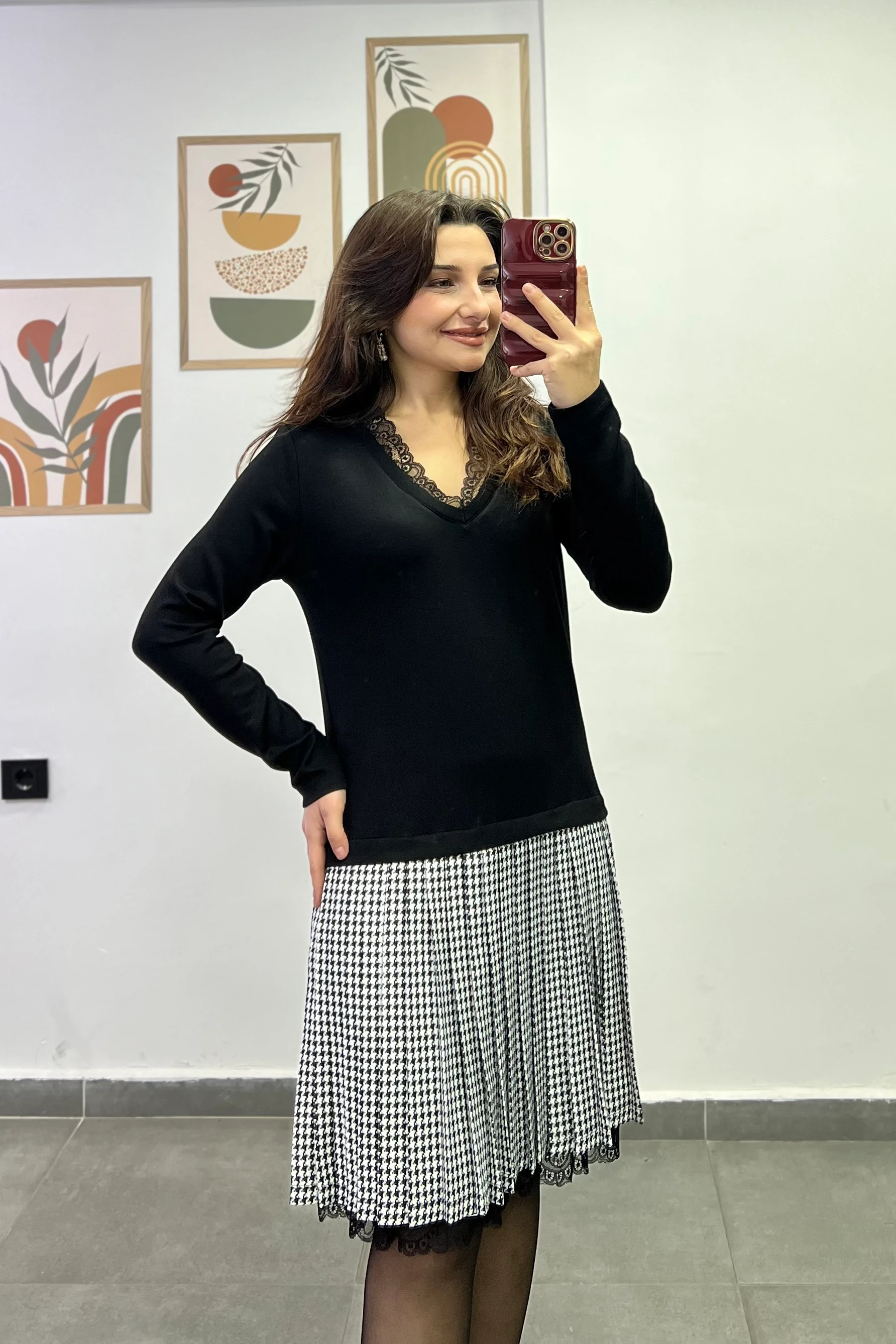 Etek Ucu Piliseli Kazayağı Desenli Yakası Ve Etek Astar Ucu Dantel Detaylı Elbise - Siyah