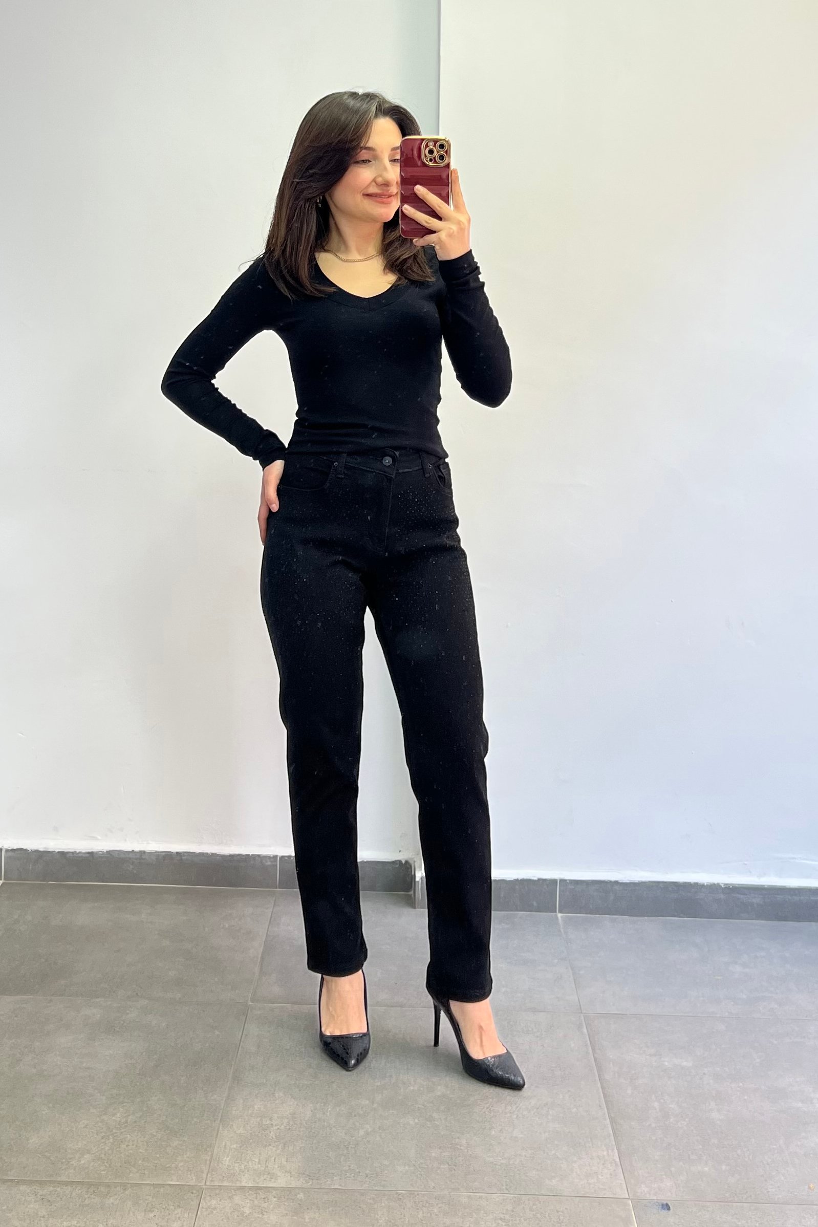 Yüksek Bel Serpme Taş Detaylı Momfit Jean Pantolon