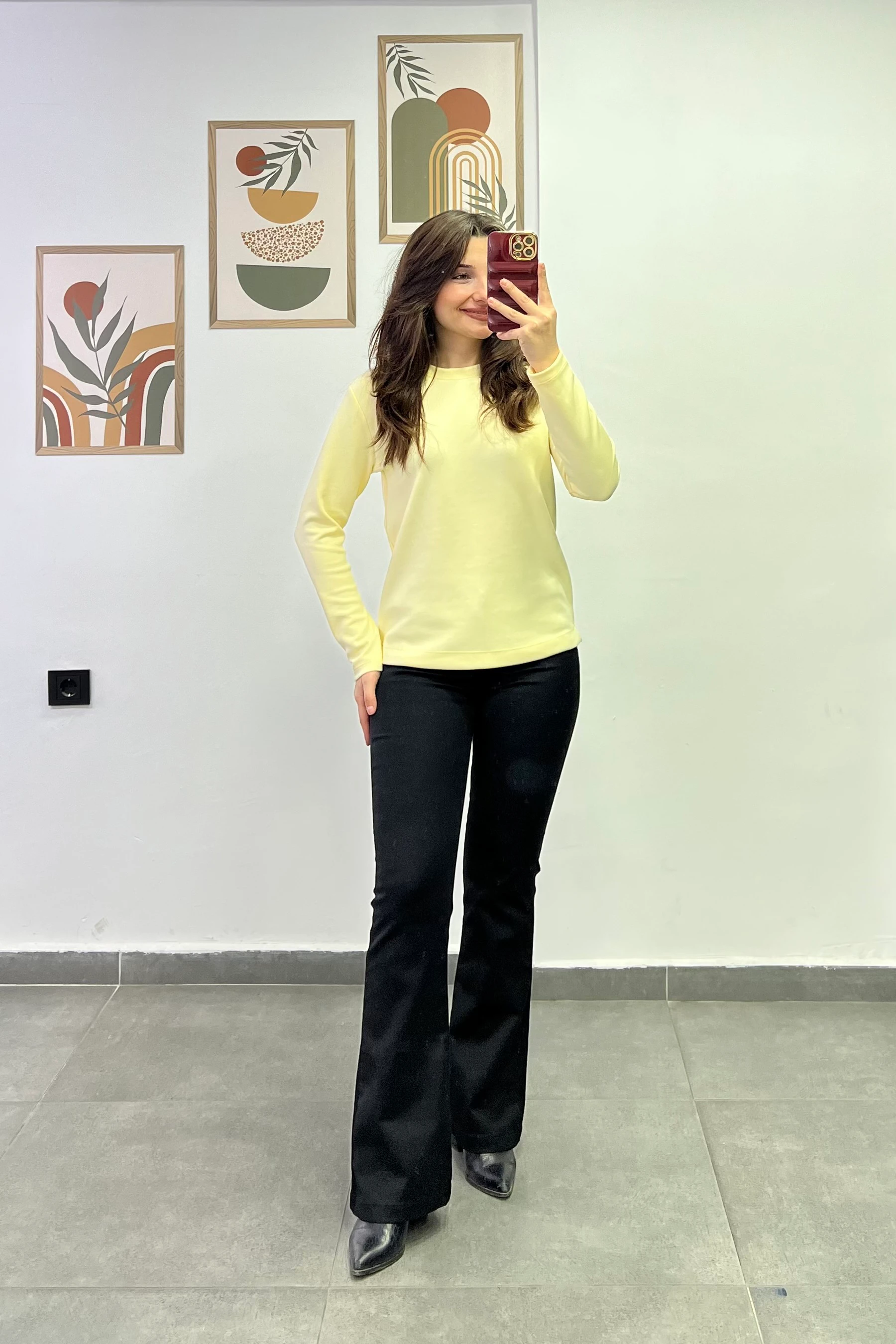 Modal Kumaş Bisiklet Yaka İki Yanı Küçük Yırtmaç Detaylı Basic Bluz - SARI