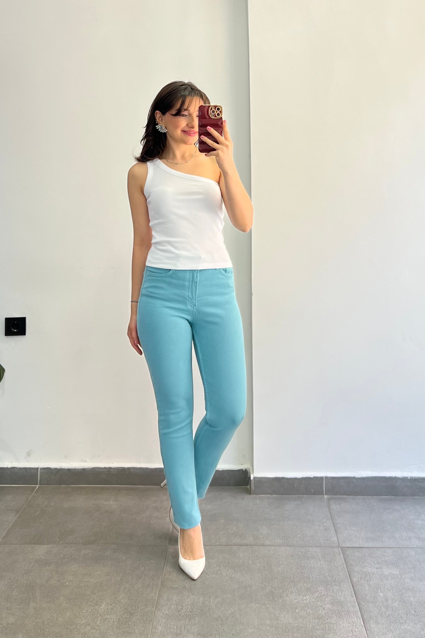 Yüksek Bel Cep Detaylı Kesik Paça Mom Fit Kalıp Jean