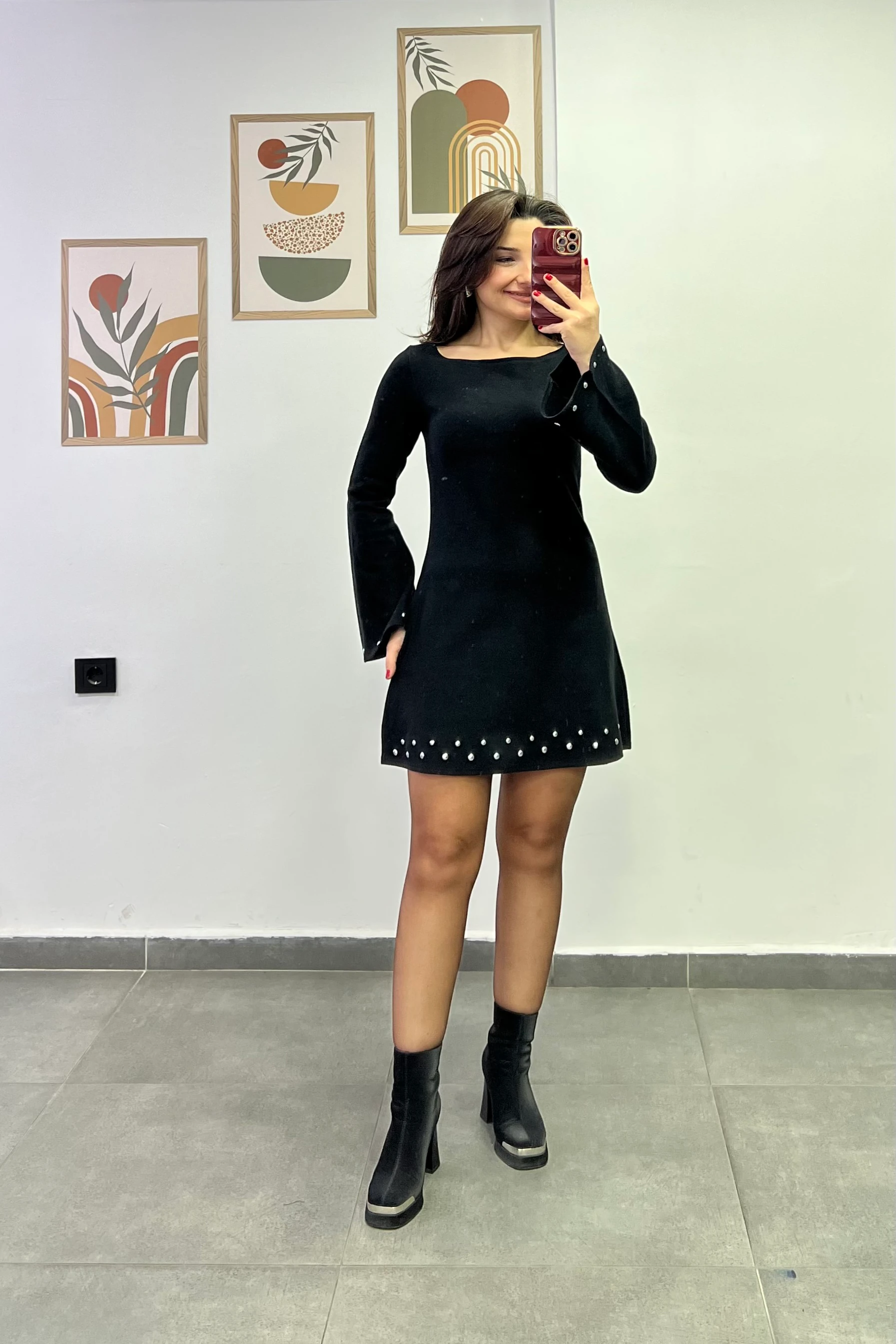 Kayık Yaka İspanyol Kol Kolları Ve Etek Ucu Gümüş Boncuk Detaylı Elbise - Siyah