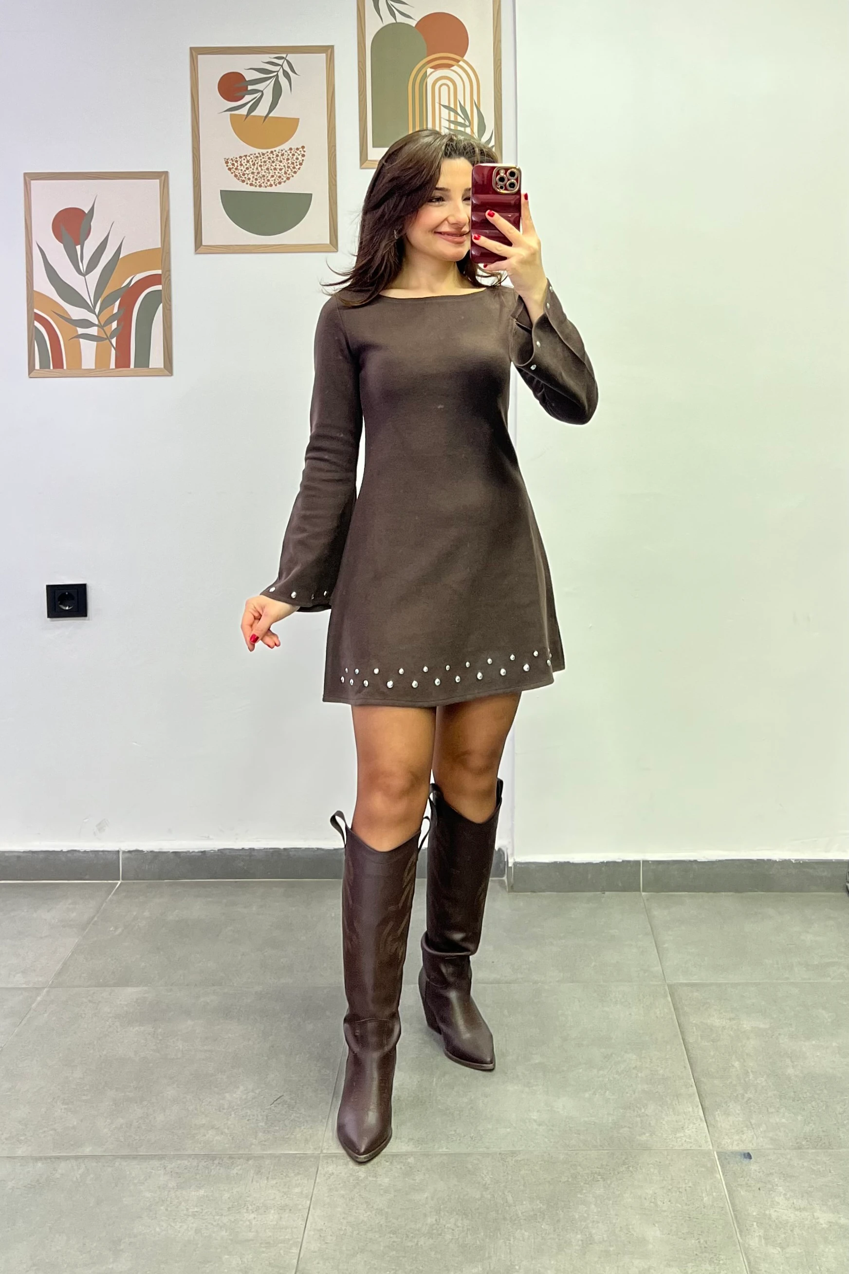 Kayık Yaka İspanyol Kol Kolları Ve Etek Ucu Gümüş Boncuk Detaylı Elbise - KAHVERENGİ