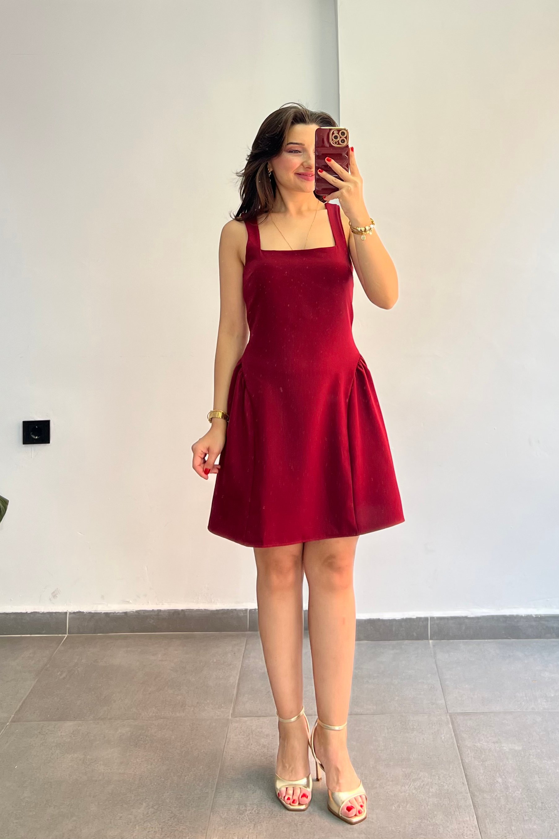 Kare Yaka İki Yanı Volanlı Elbise