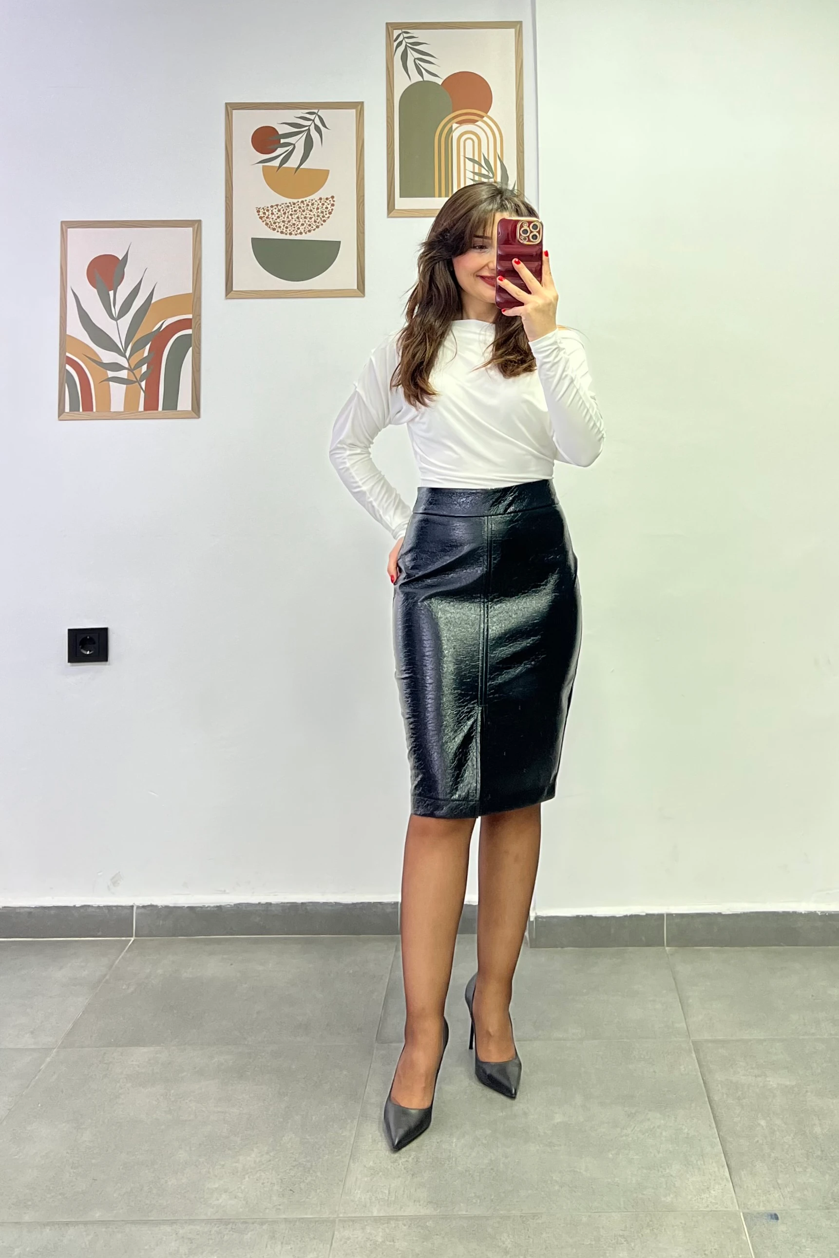 Kalem Formunda Önden Yırtmaç Detaylı Deri Etek - Siyah