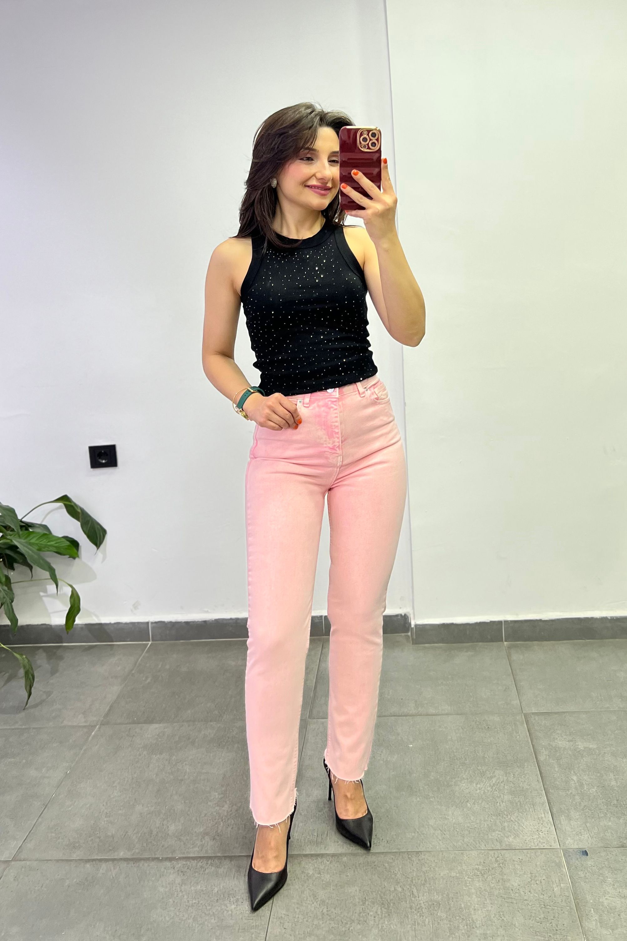 Yüksek Bel Cep Detaylı Kesik Paça Momfit Jean