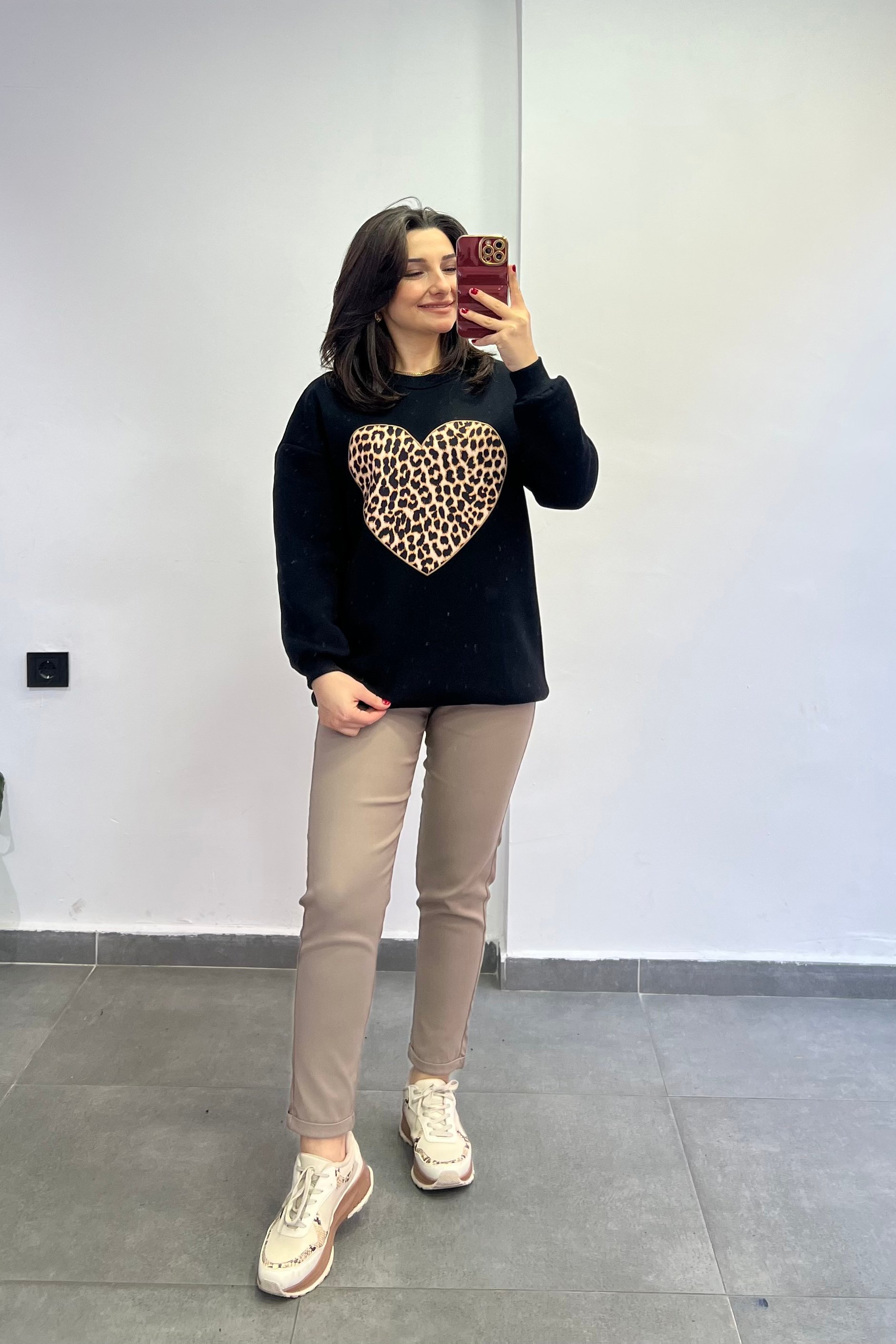 Önü Kalpli Leopar Baskılı İçi Şardonlu Sweatshırt - Siyah