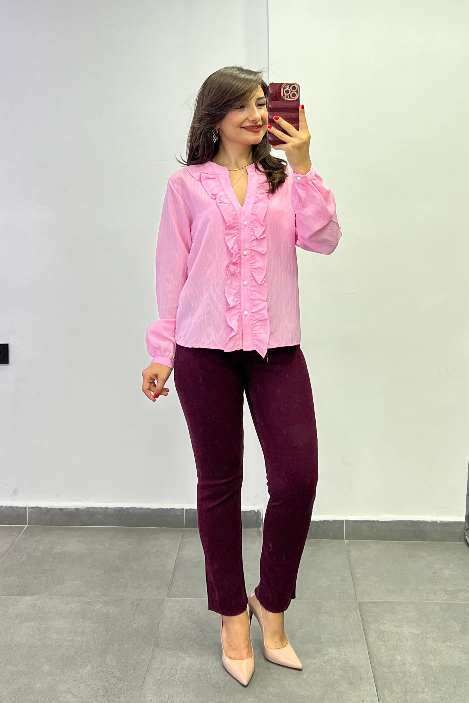 V Yaka Ön Kısmı Volanlı Kendinden Dokulu Gömlek - PEMBE