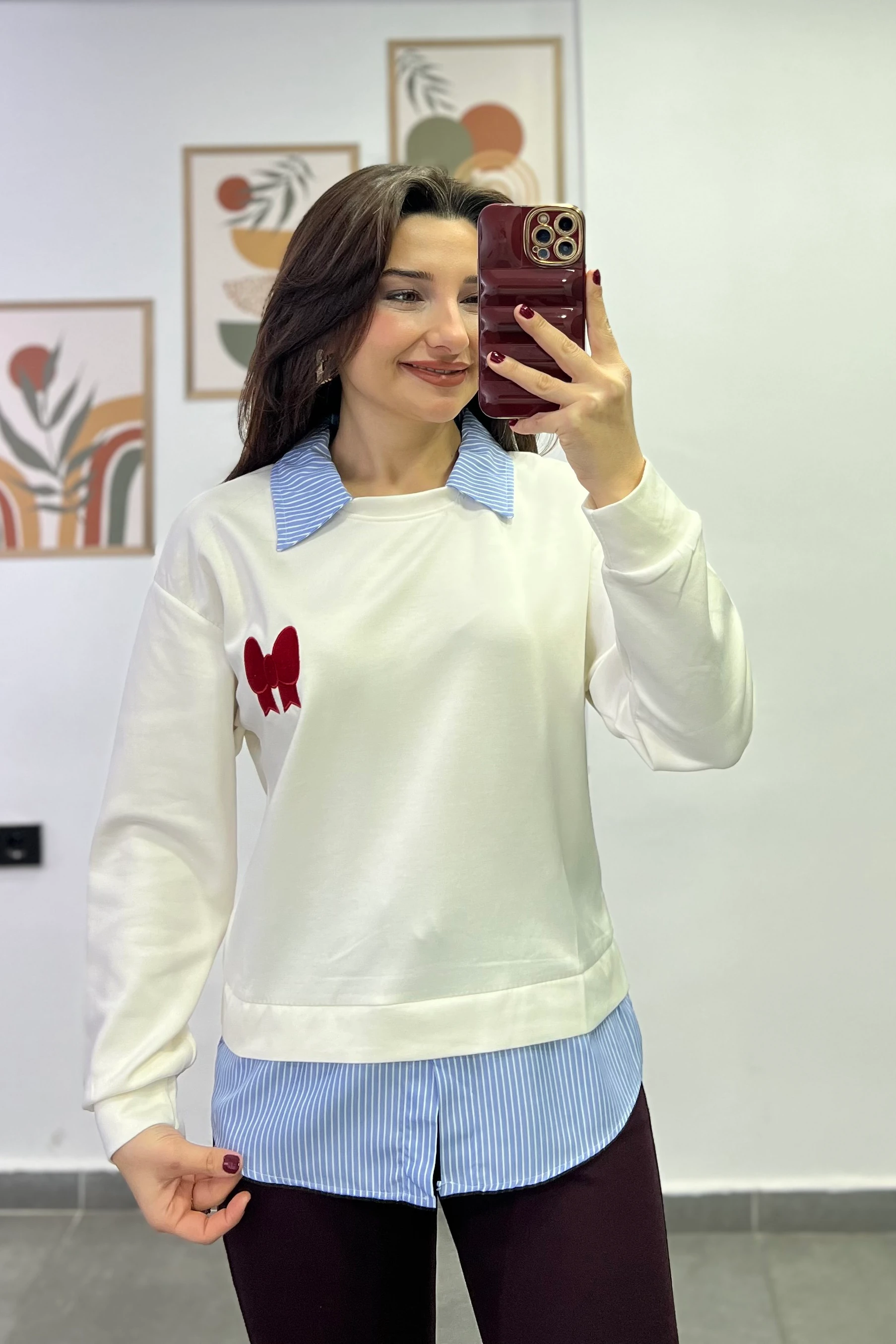 Yakası Ve Bel Kısmı Gömlek Görünümlü Göğüs Kısmı Kurdela Nakışlı Sweatshirt - EKRU