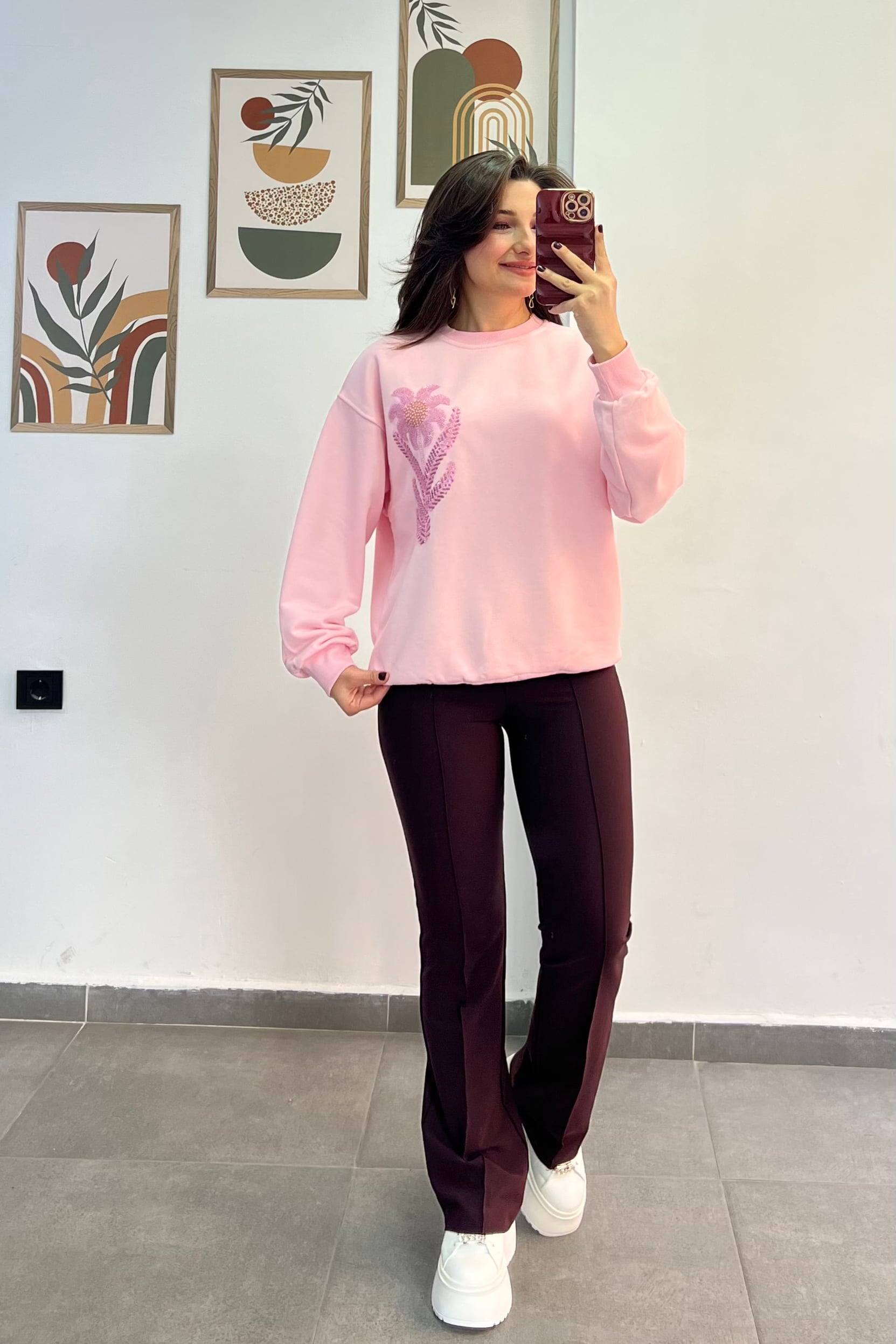 Göğüs Kısmı Büyük Çiçek Boncuk İşlemeli Orjinal Marka Sweatshırt - PEMBE