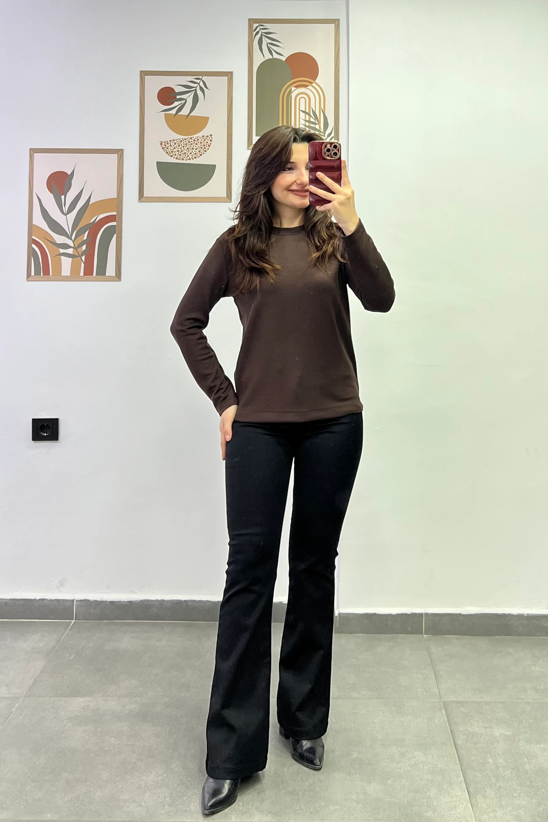 Modal Kumaş Bisiklet Yaka İki Yanı Küçük Yırtmaç Detaylı Basic Bluz - KAHVERENGİ