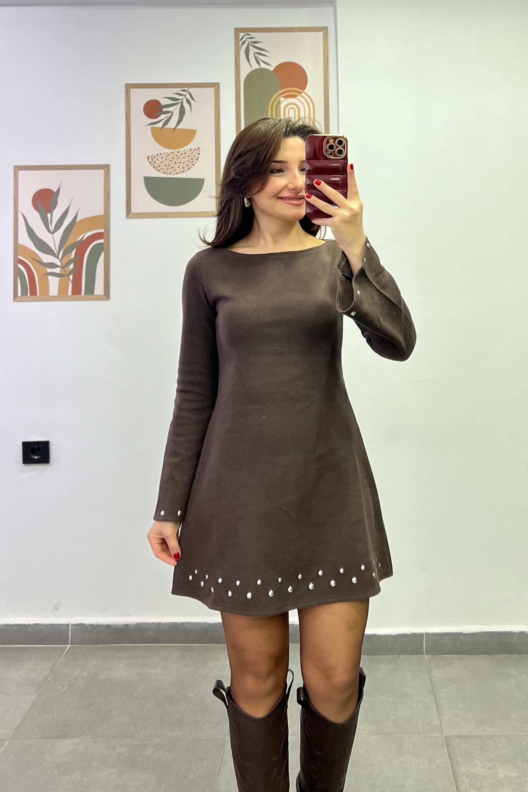 Kayık Yaka İspanyol Kol Kolları Ve Etek Ucu Gümüş Boncuk Detaylı Elbise - KAHVERENGİ