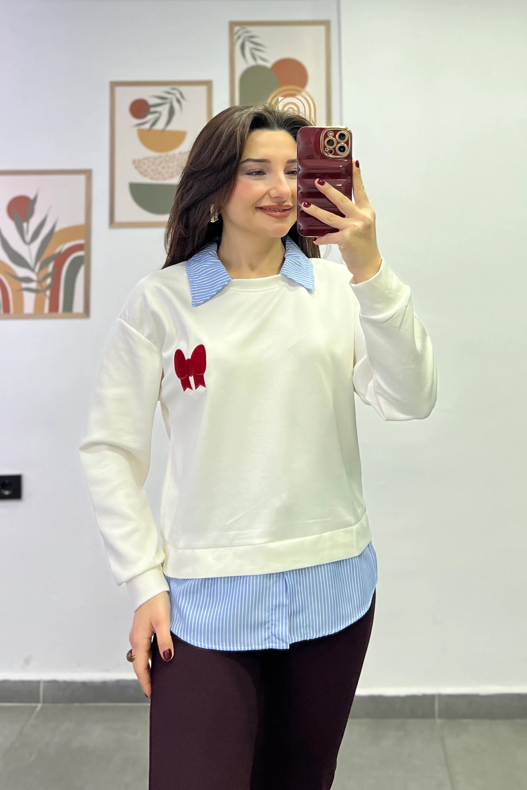 Yakası Ve Bel Kısmı Gömlek Görünümlü Göğüs Kısmı Kurdela Nakışlı Sweatshirt - EKRU