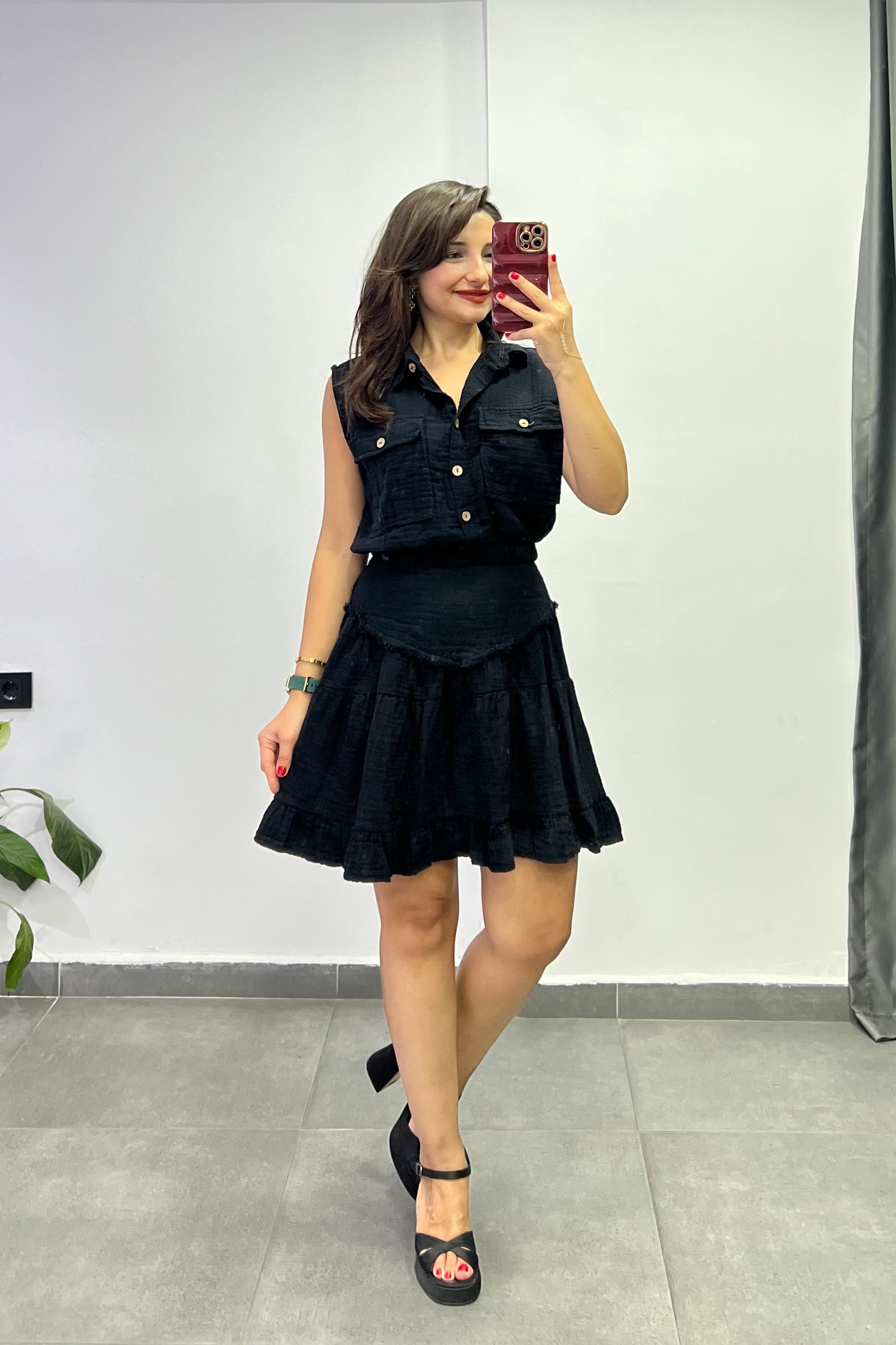 Beli Lastikli Cep Detaylı Kolsuz Müslin Bluz - Siyah