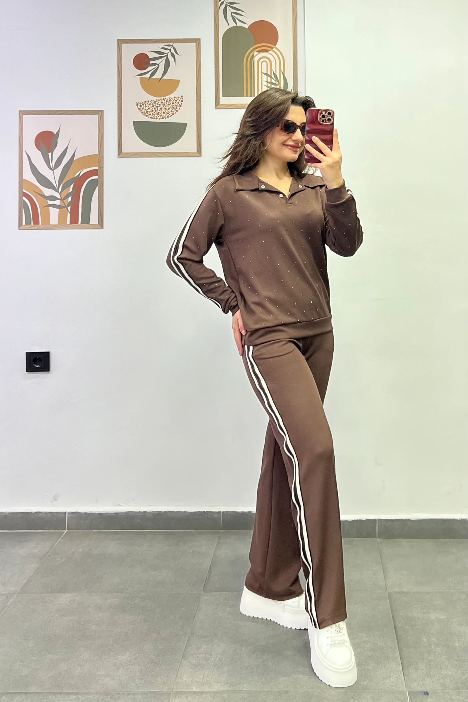 Ön kısmı Taşlı Kolları Ve Pantolon Yan Kısımları Biye Detaylı Takım