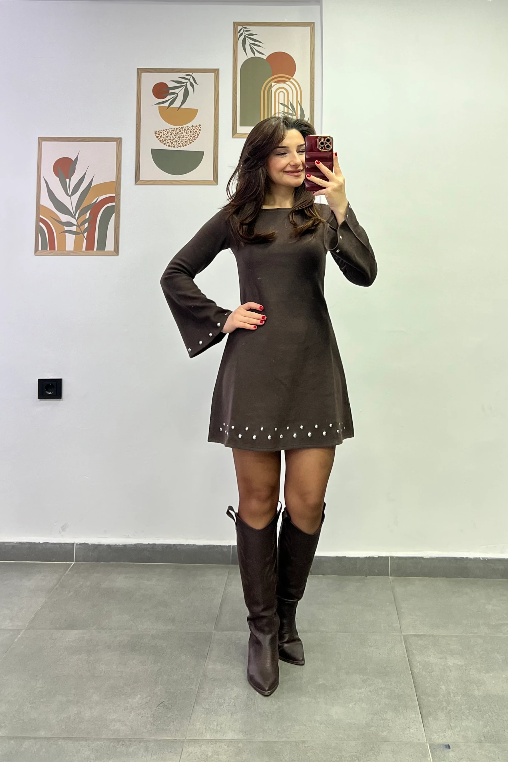 Kayık Yaka İspanyol Kol Kolları Ve Etek Ucu Gümüş Boncuk Detaylı Elbise - KAHVERENGİ