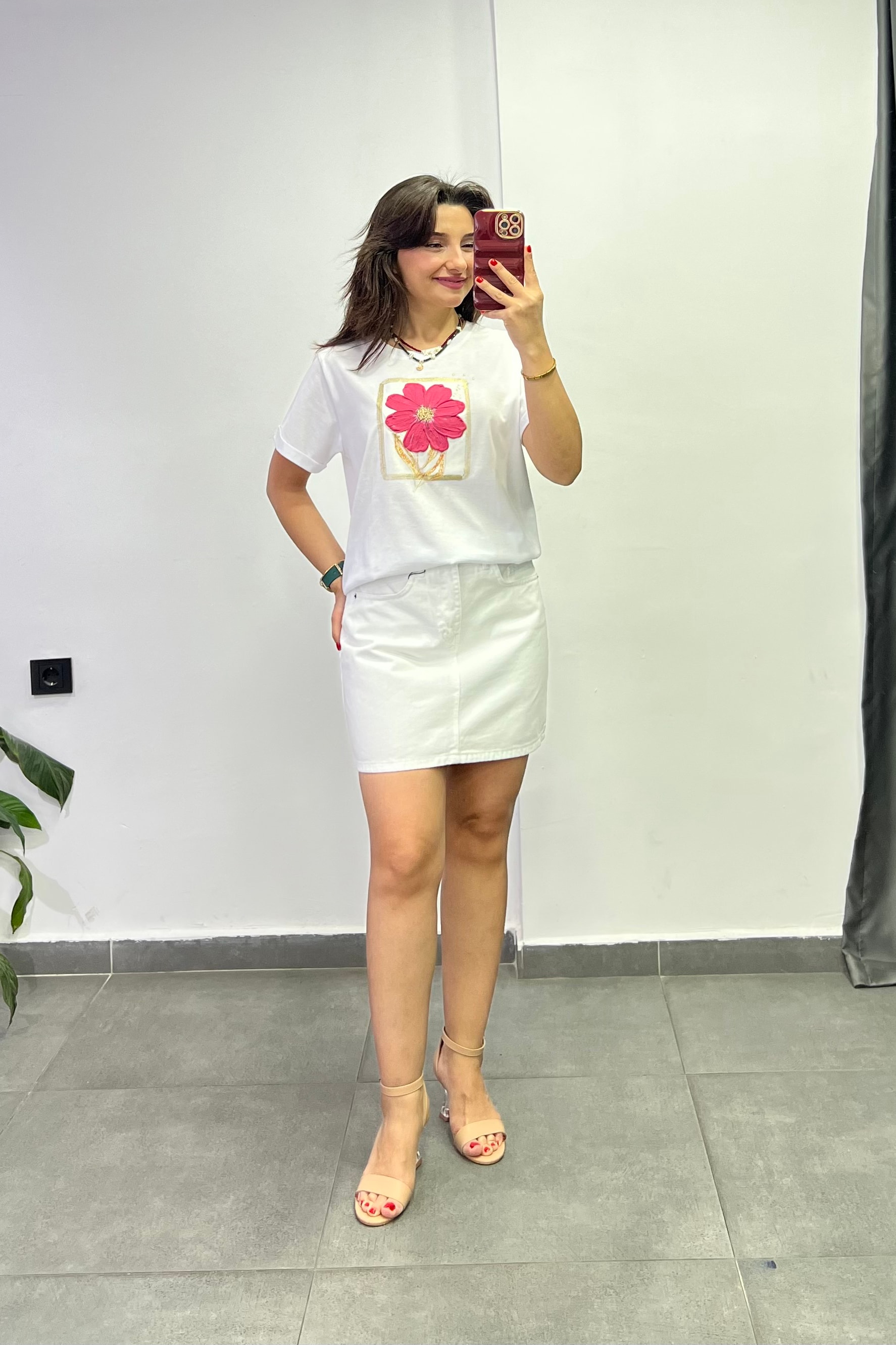 Duble Kol Pembe Kabartmalı Çiçek Detaylı Tshırt - BEYAZ