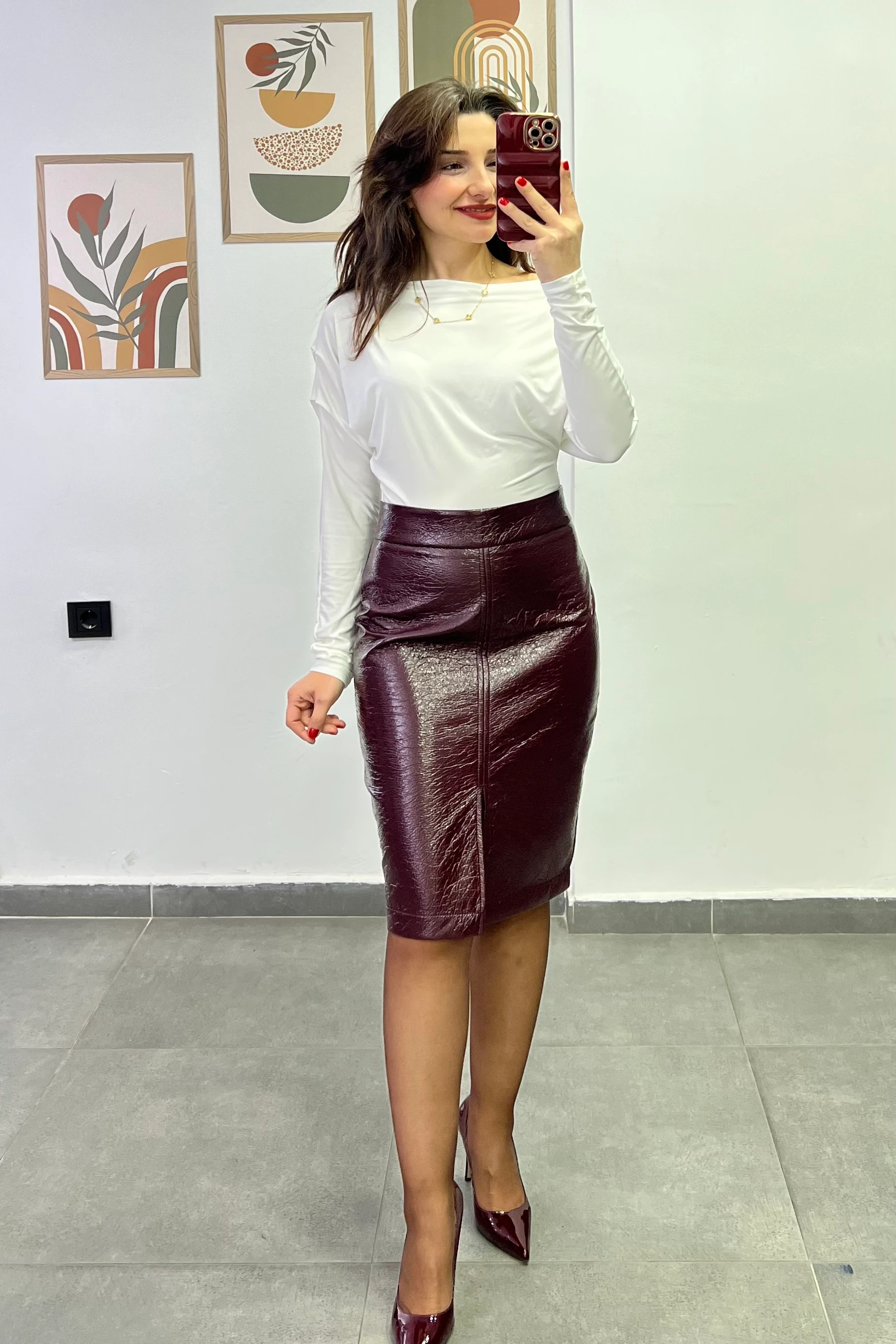 Kalem Formunda Önden Yırtmaç Detaylı Deri Etek - BORDO