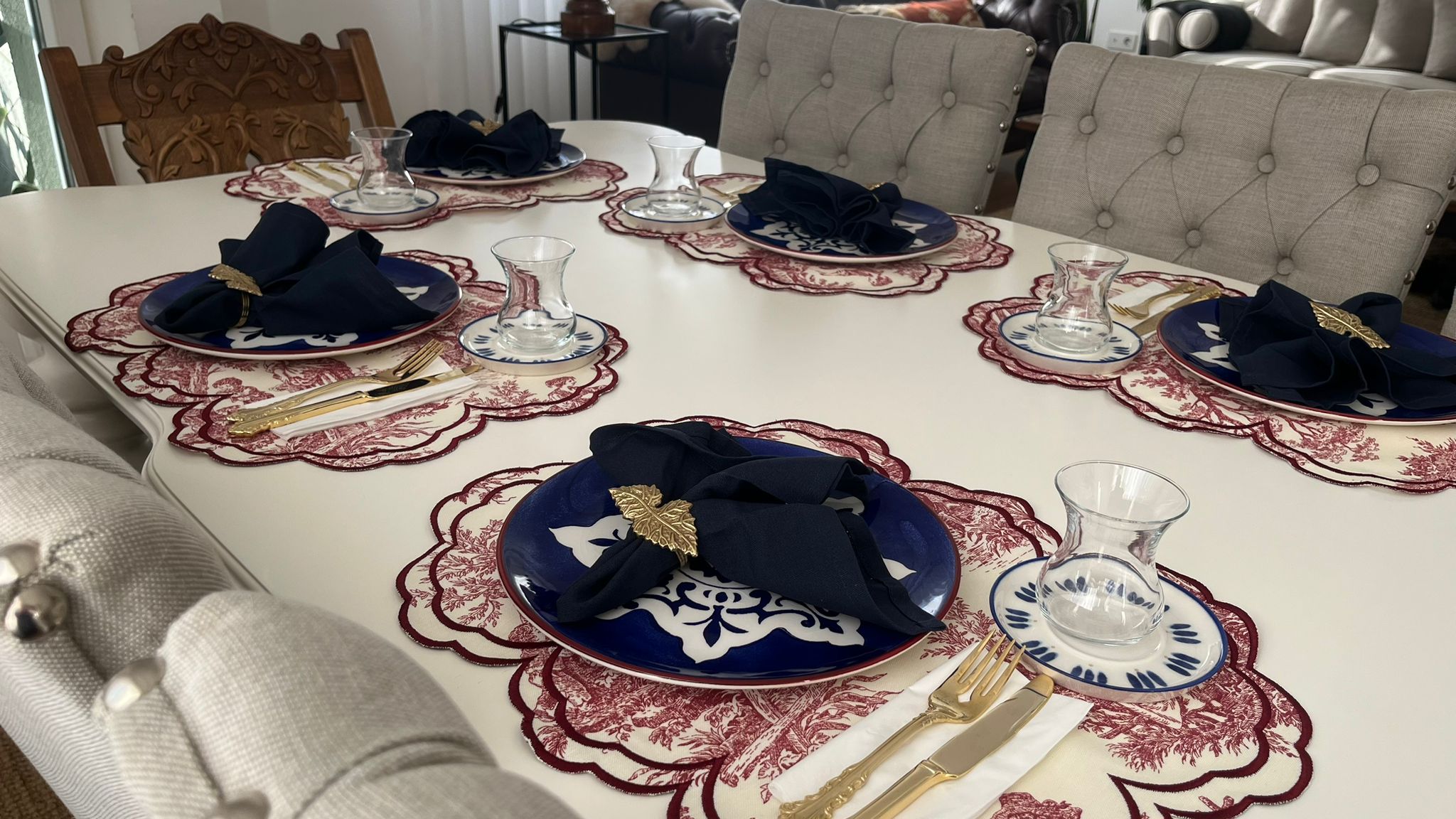 İTALYAN ESİNTİSİ NAKIŞLI AMERİKAN SERVİS - BORDO