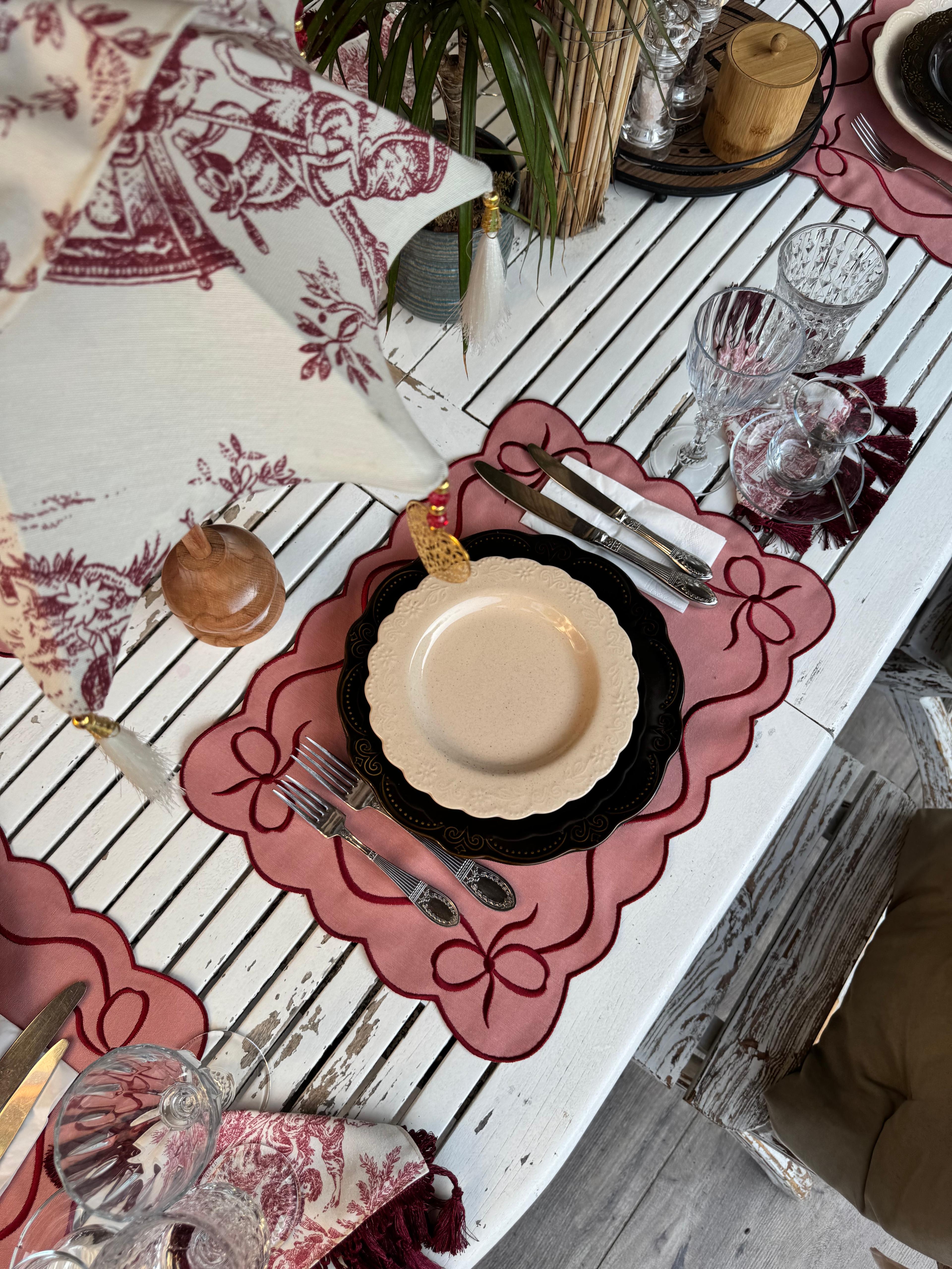 BORDO FİYONK NAKIŞLI AMERİKAN SERVİS