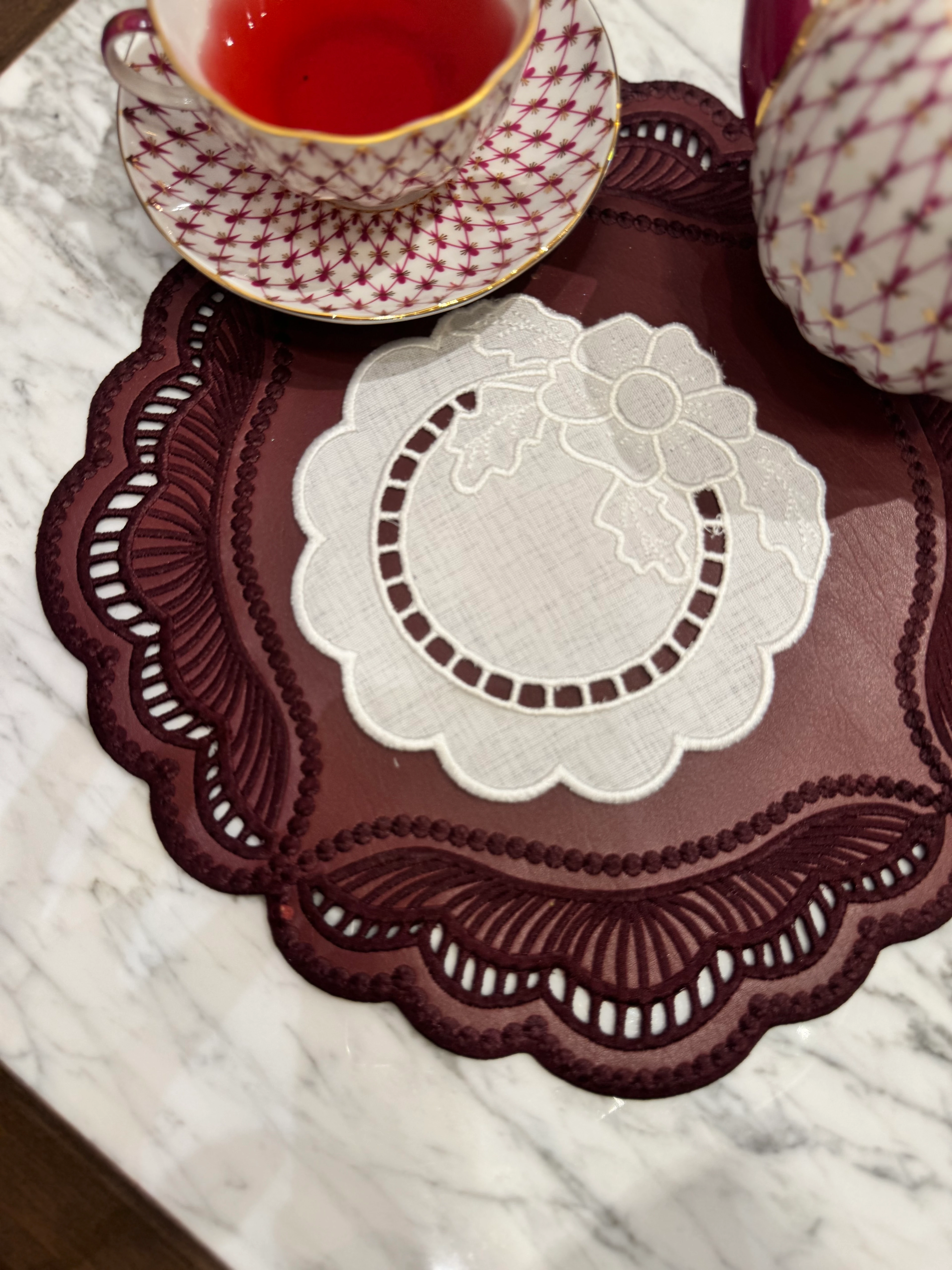 ÇİÇEK NAKIŞLI DELİK İŞİ SUNUM PEÇETESİ