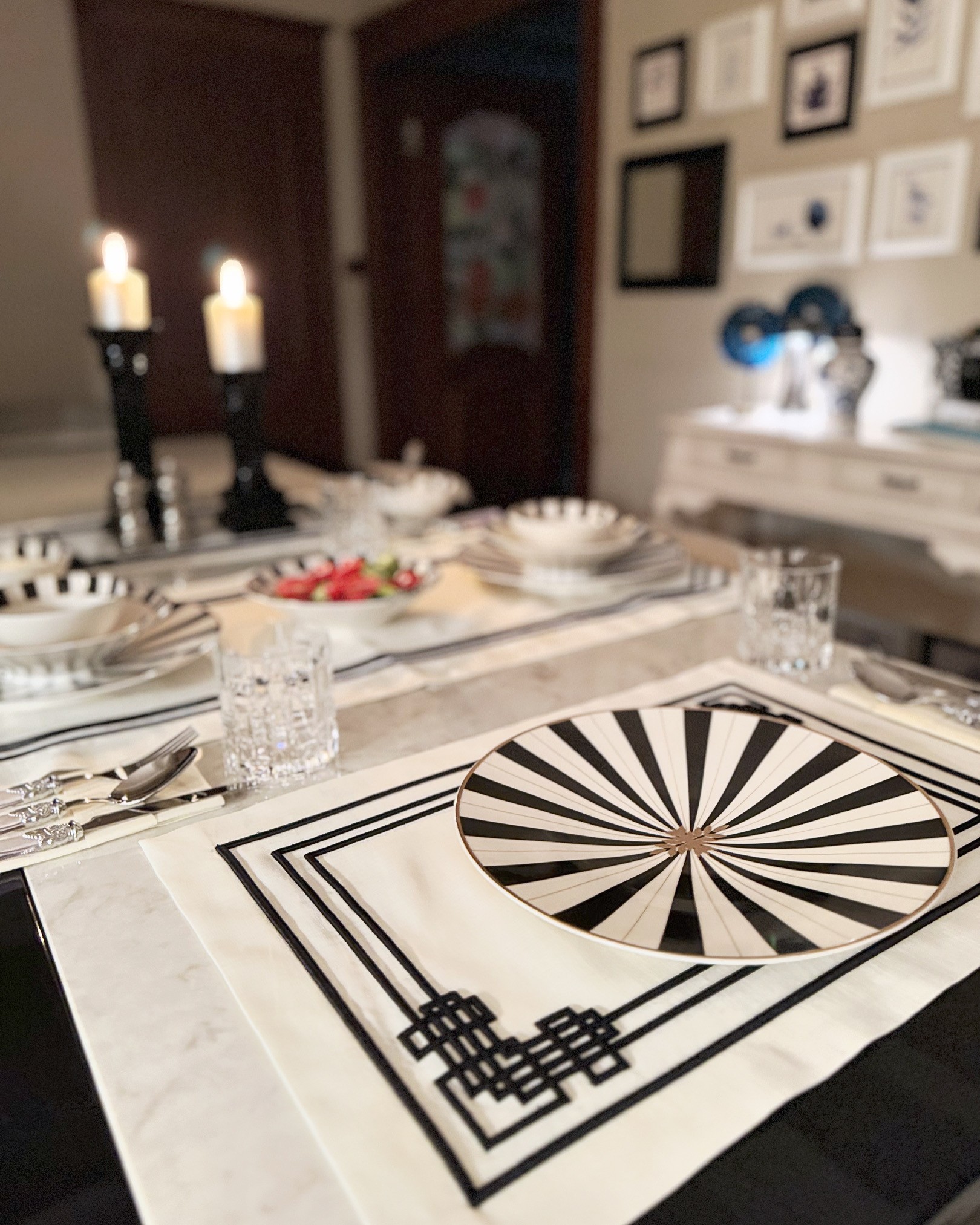 GEOMETRİK DESEN NAKIŞLI EVALI AMERİKAN SERVİS 