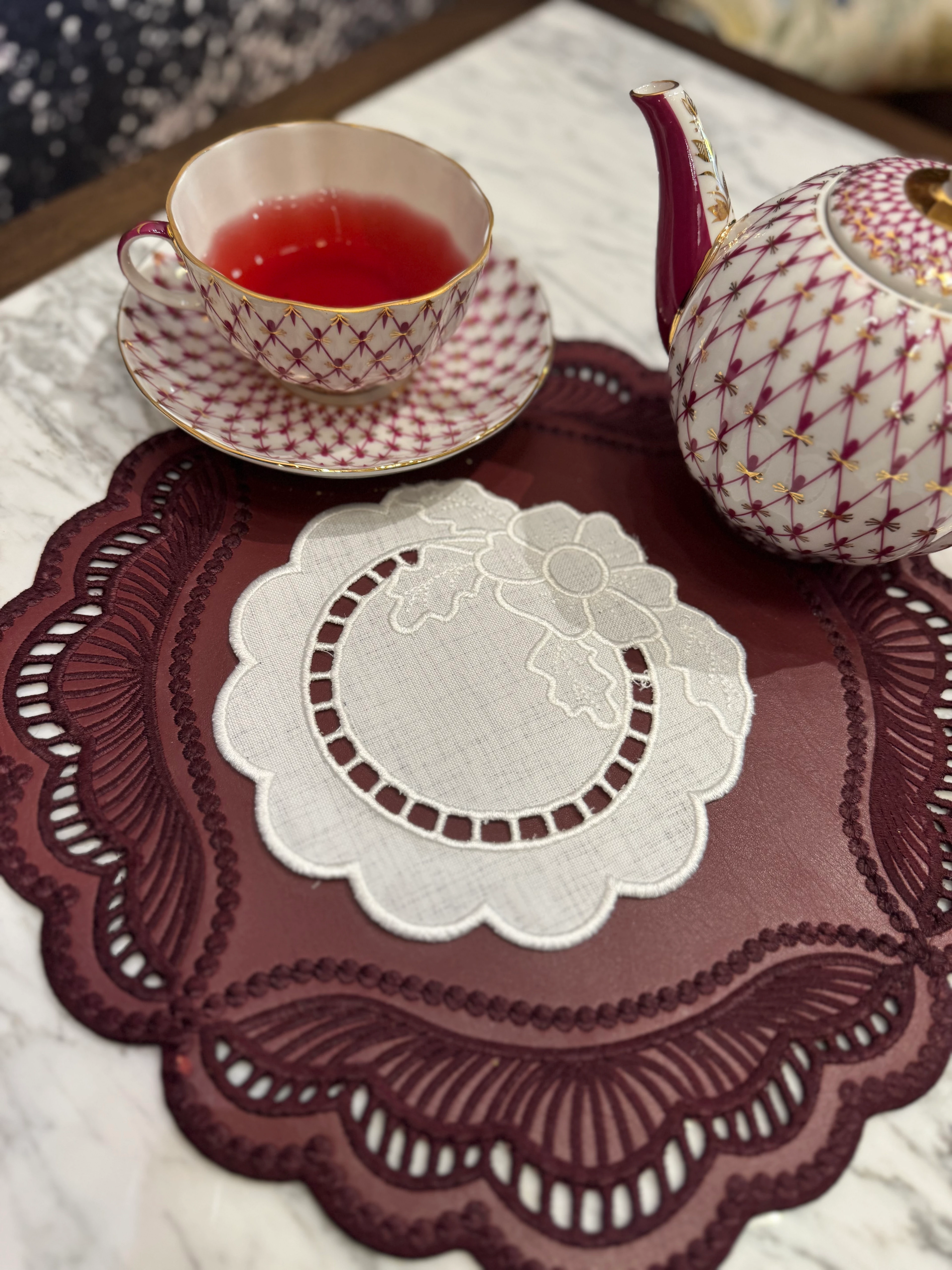 ÇİÇEK NAKIŞLI DELİK İŞİ SUNUM PEÇETESİ