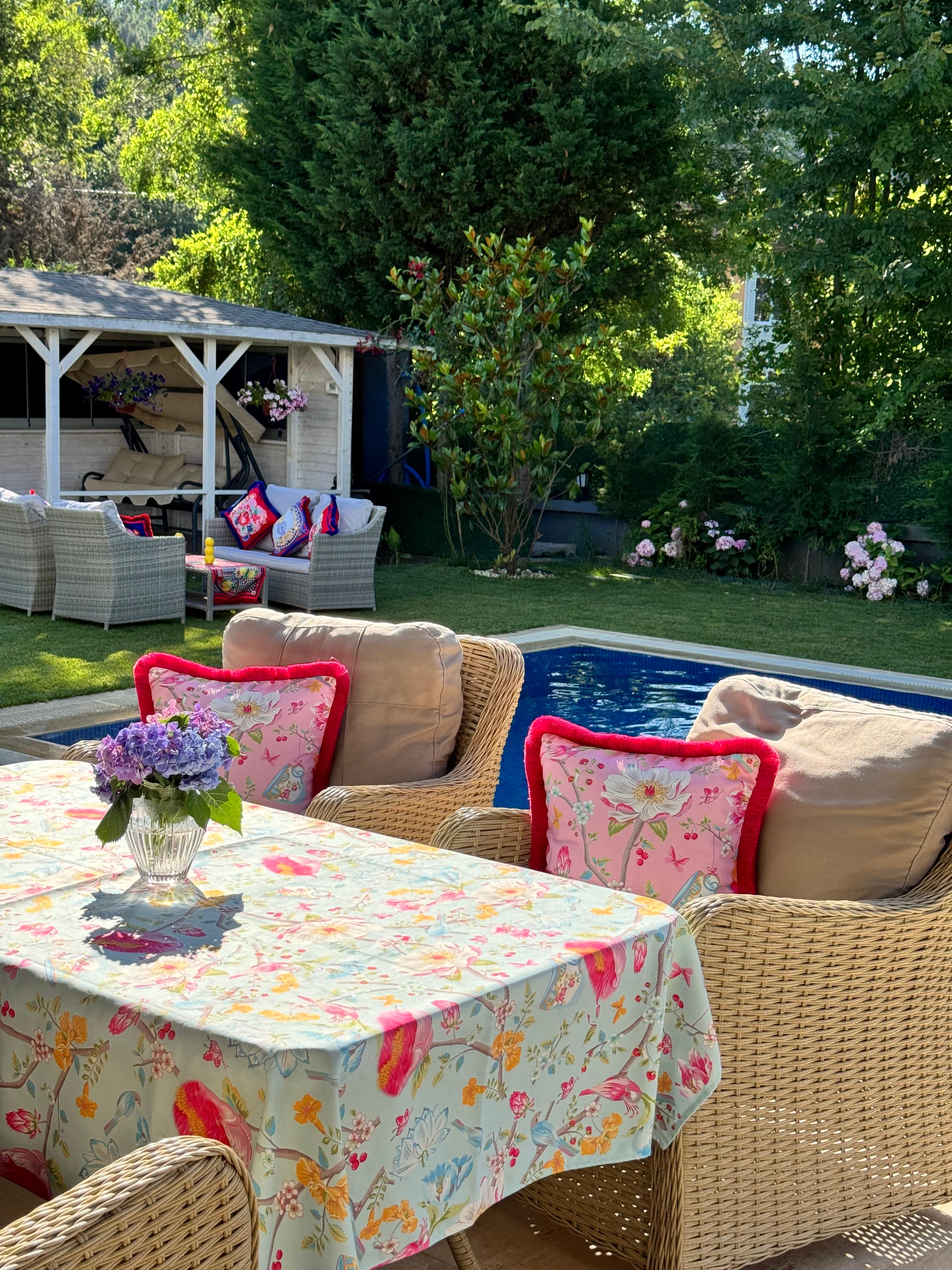 ÇİÇEK DESEN  MAVİ BASKILI MASA ÖRTÜSÜ