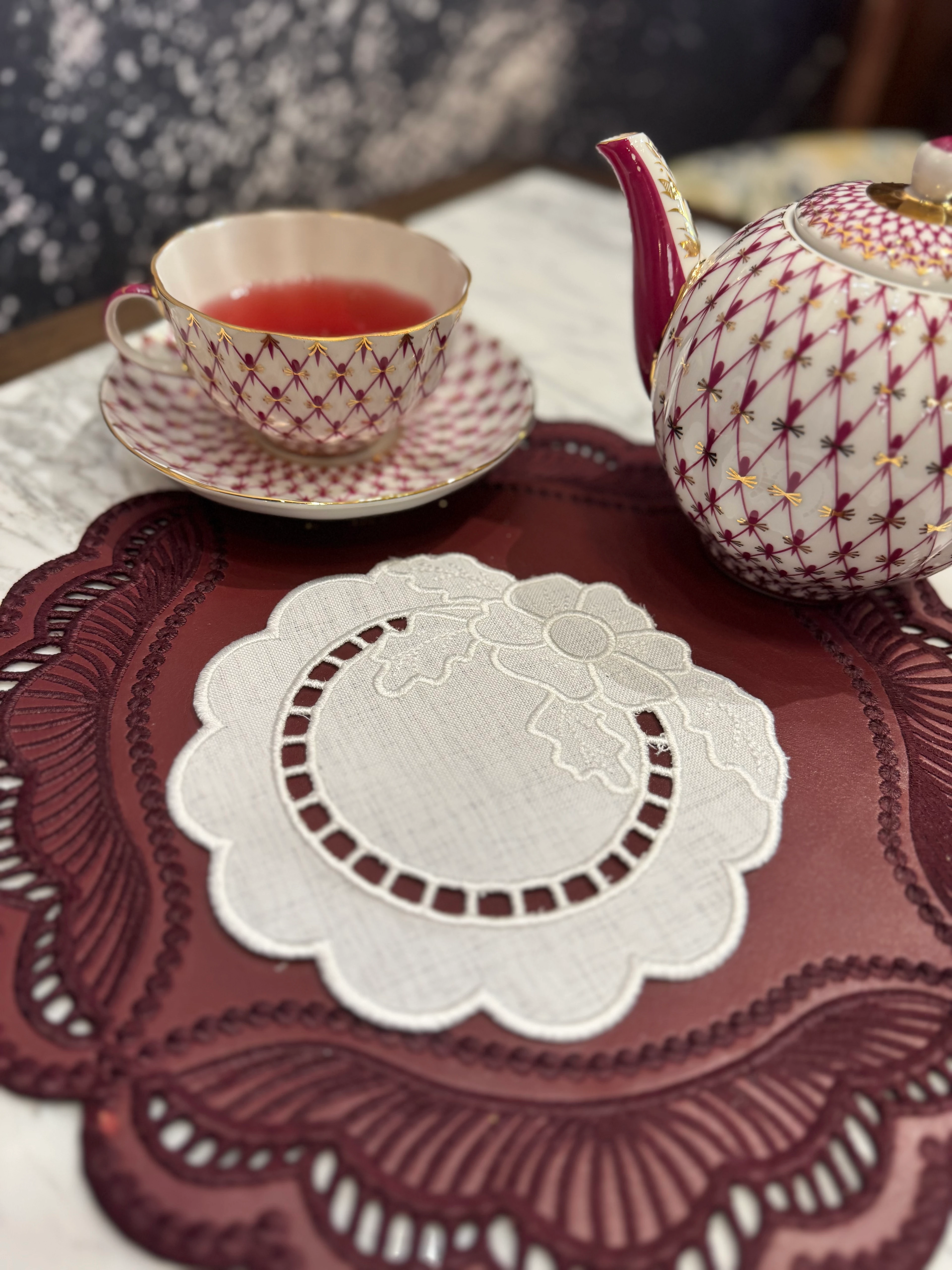 ÇİÇEK NAKIŞLI DELİK İŞİ SUNUM PEÇETESİ