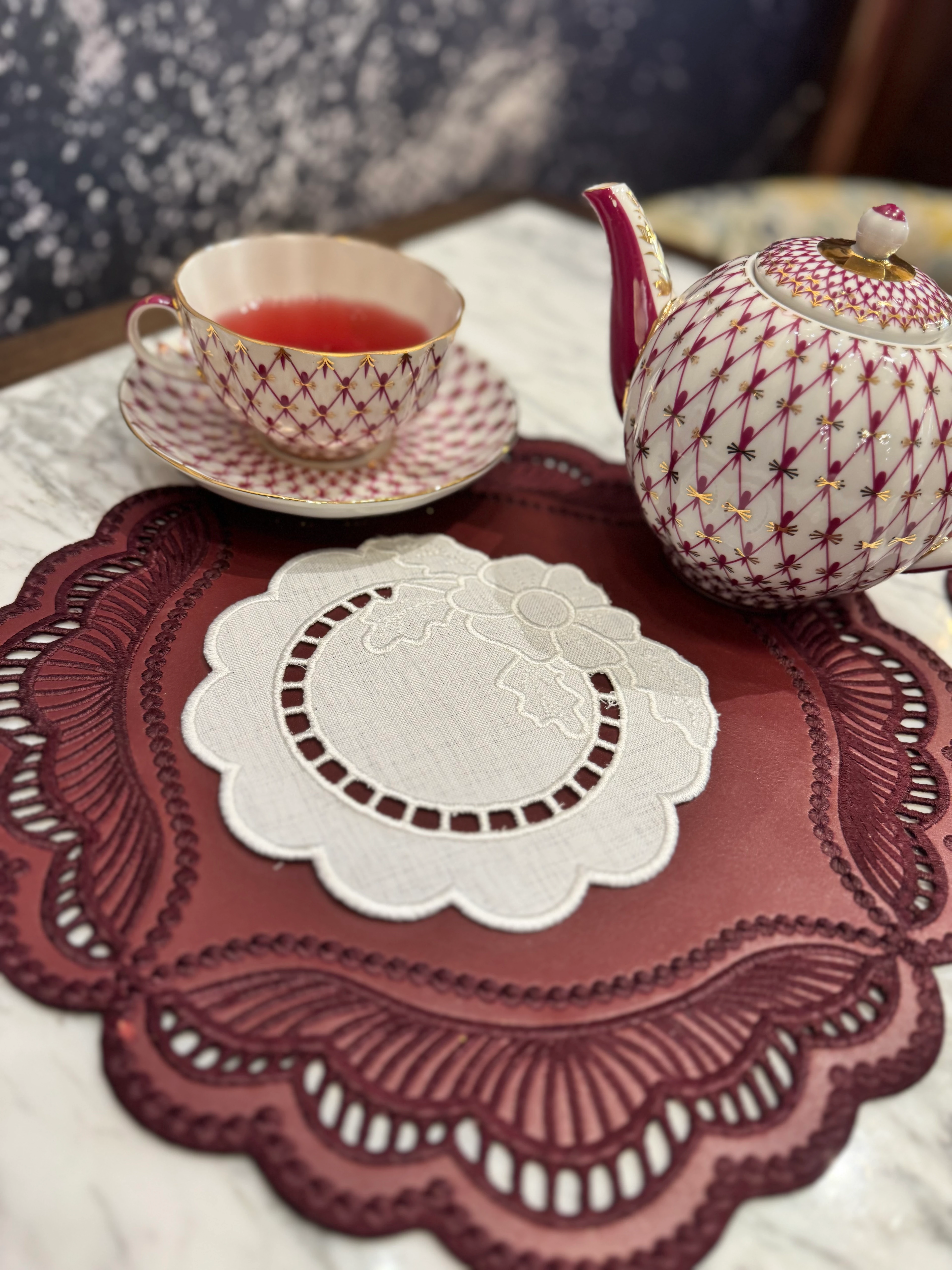 ÇİÇEK NAKIŞLI DELİK İŞİ SUNUM PEÇETESİ