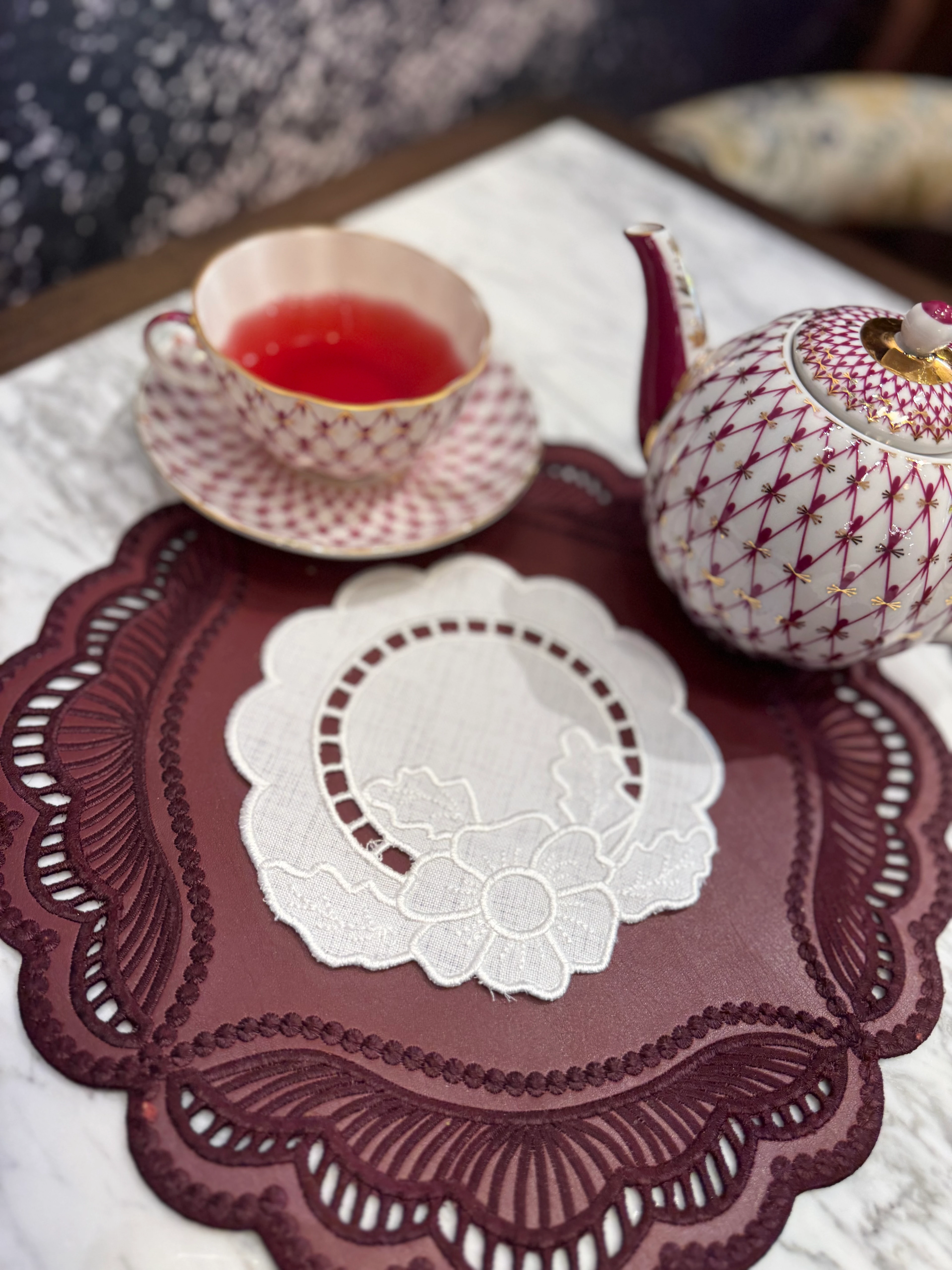 ÇİÇEK NAKIŞLI DELİK İŞİ SUNUM PEÇETESİ