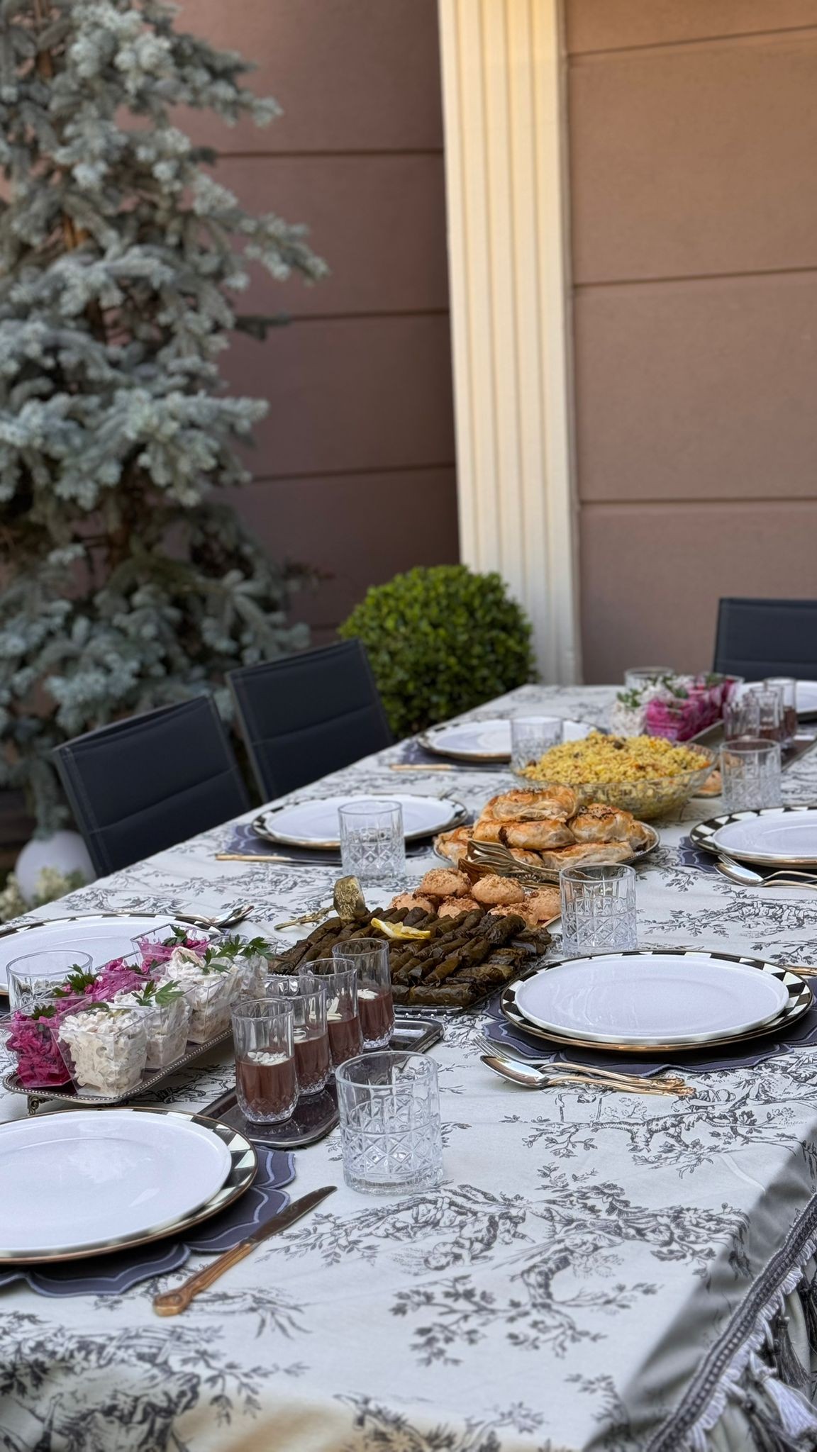 İTALYAN ESİNTİSİ FIRFIRLI  MASA ÖRTÜSÜ - FÜME