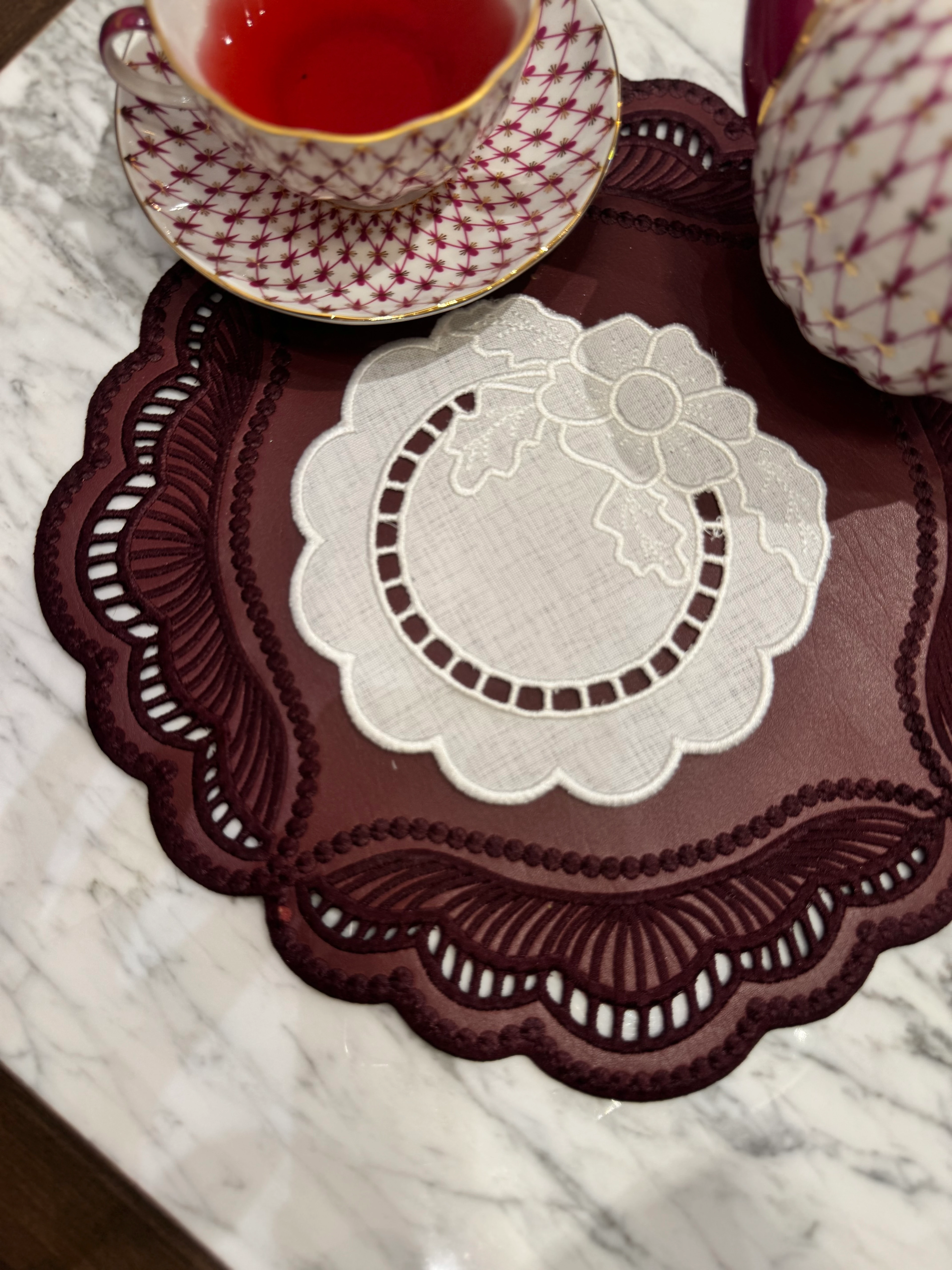 ÇİÇEK NAKIŞLI DELİK İŞİ SUNUM PEÇETESİ