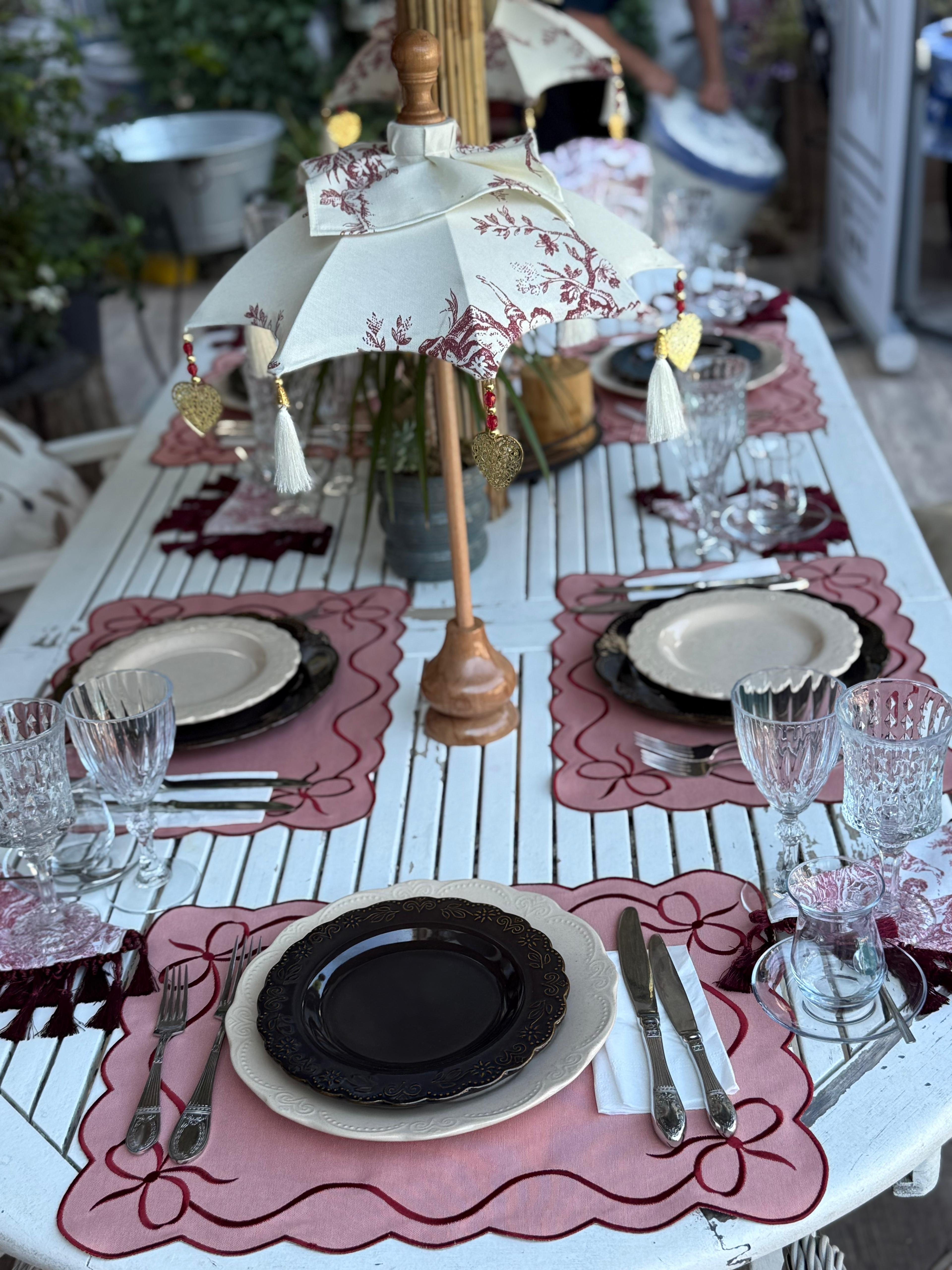 BORDO FİYONK NAKIŞLI AMERİKAN SERVİS