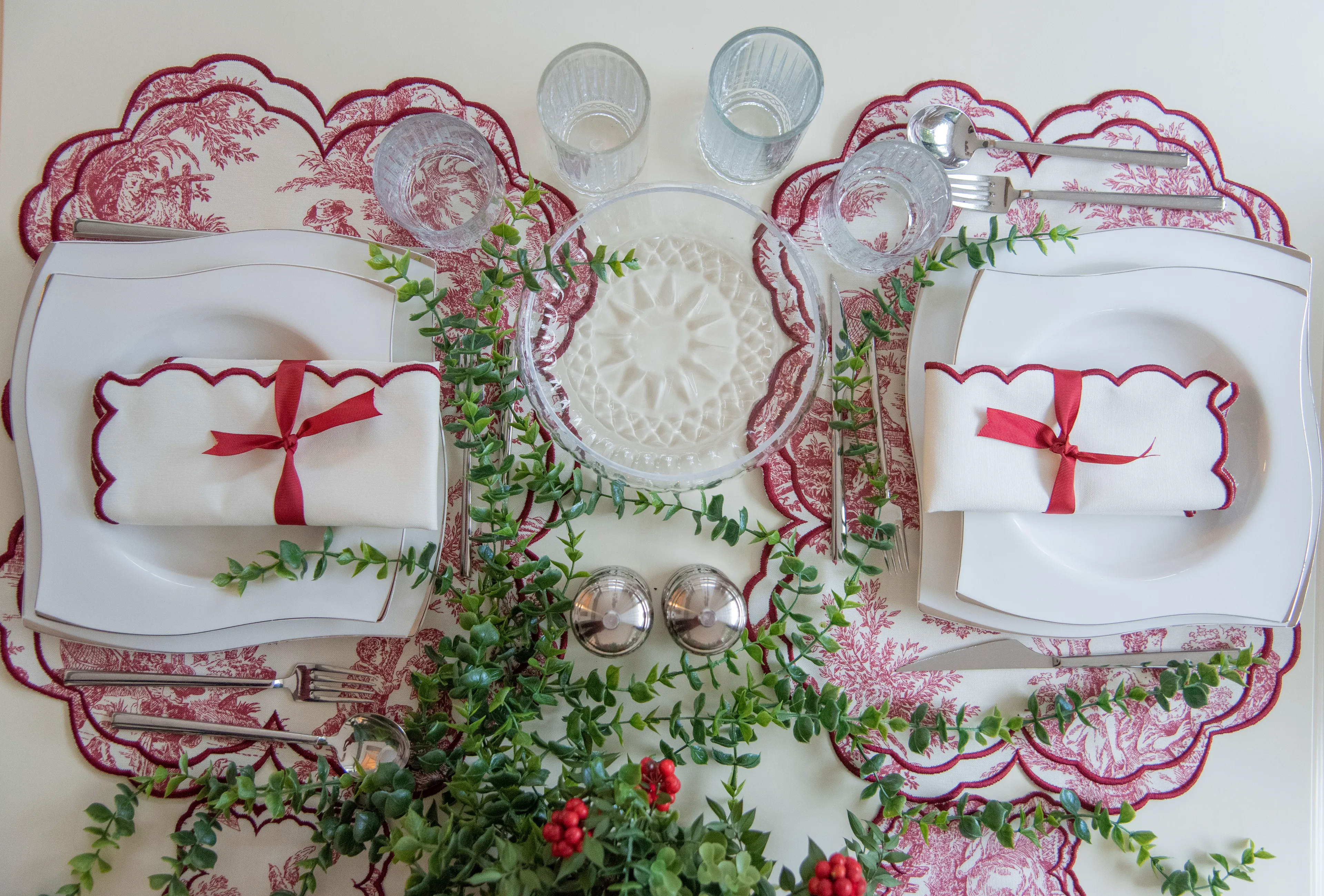 İTALYAN ESİNTİSİ NAKIŞLI AMERİKAN SERVİS - BORDO