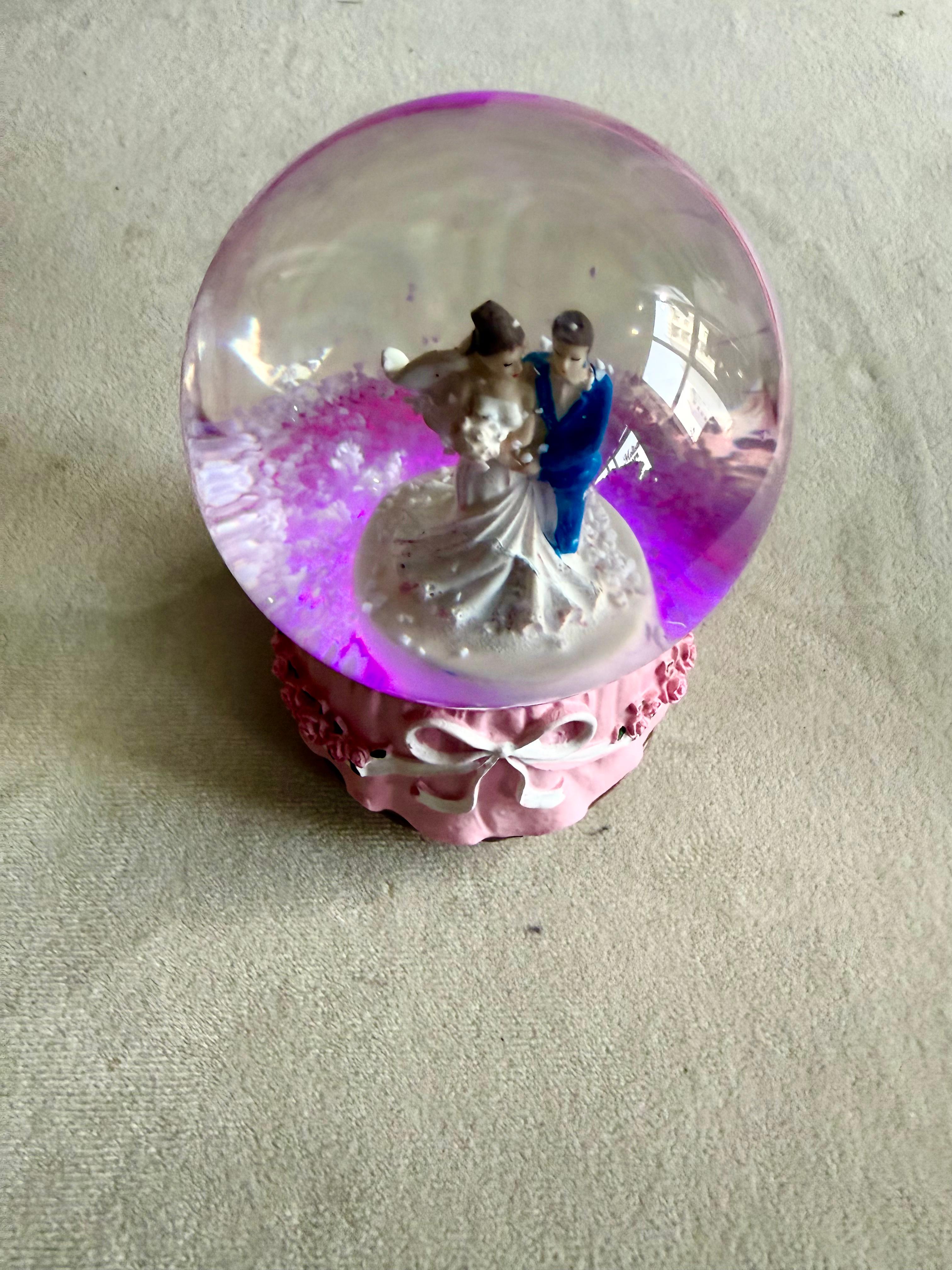 Orta Boy Işıklı ve Sesli Kar Küresi