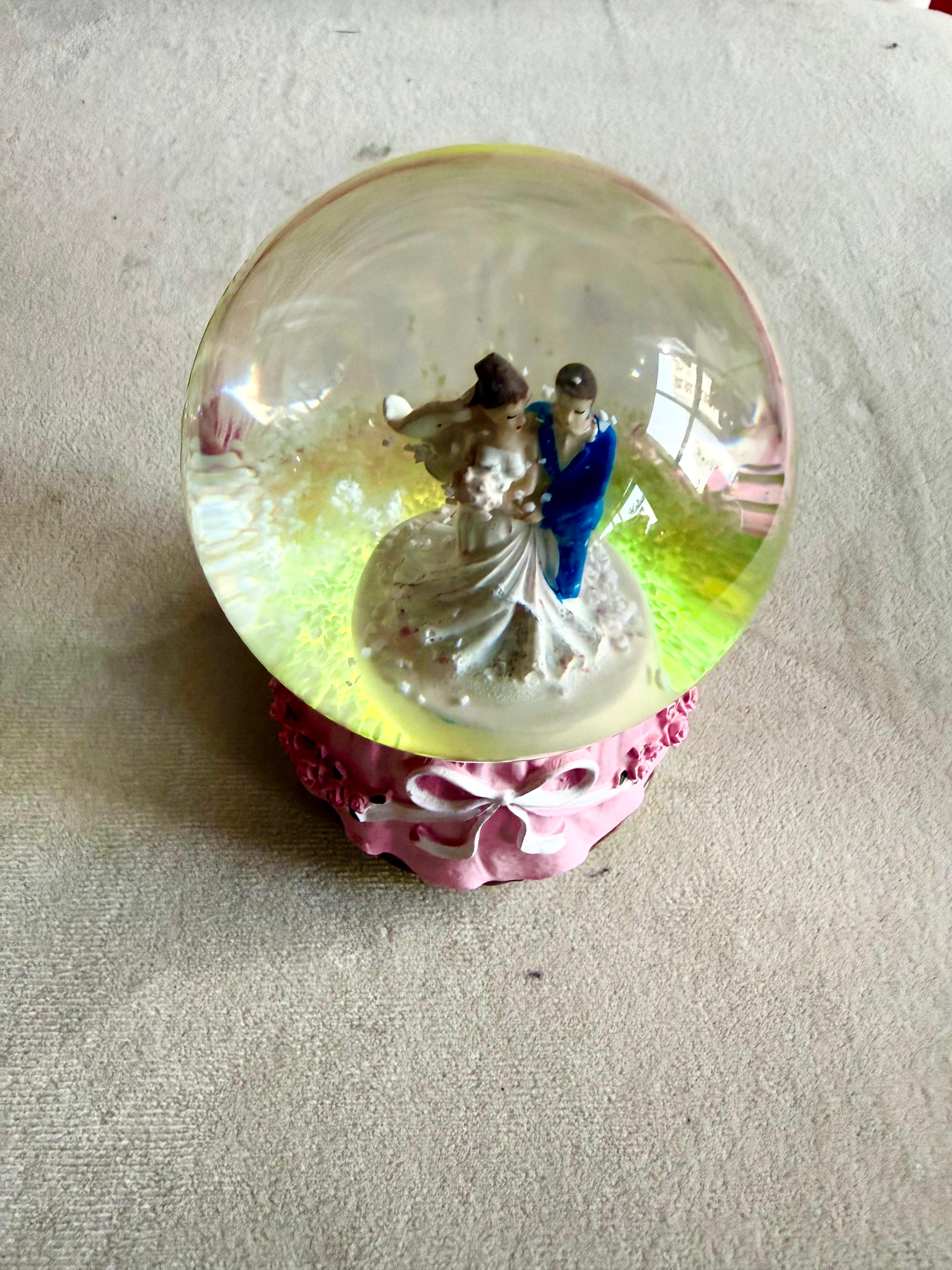 Orta Boy Işıklı ve Sesli Kar Küresi