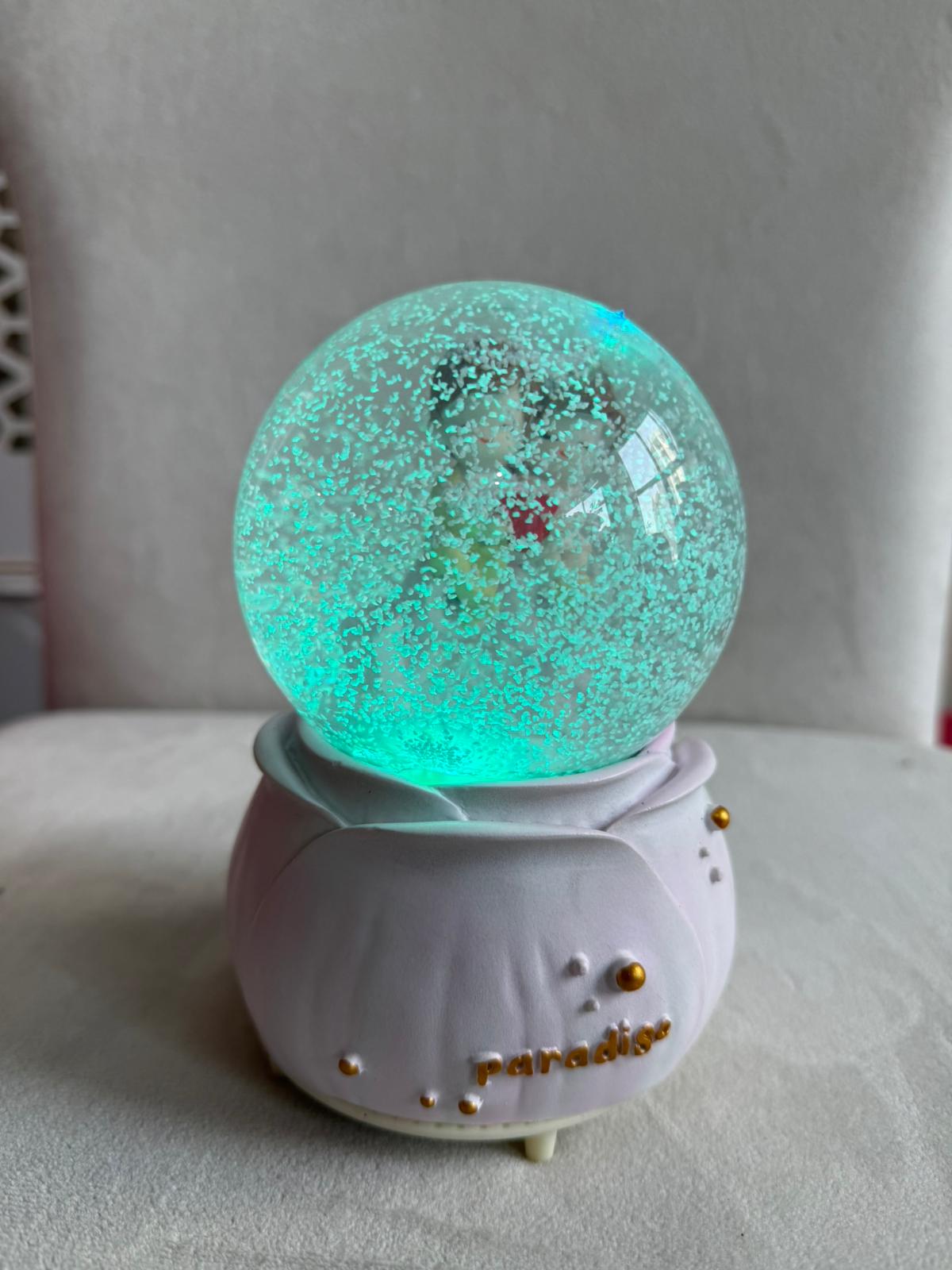 Büyük Boy Işıklı ve Sesli Kar Küresi