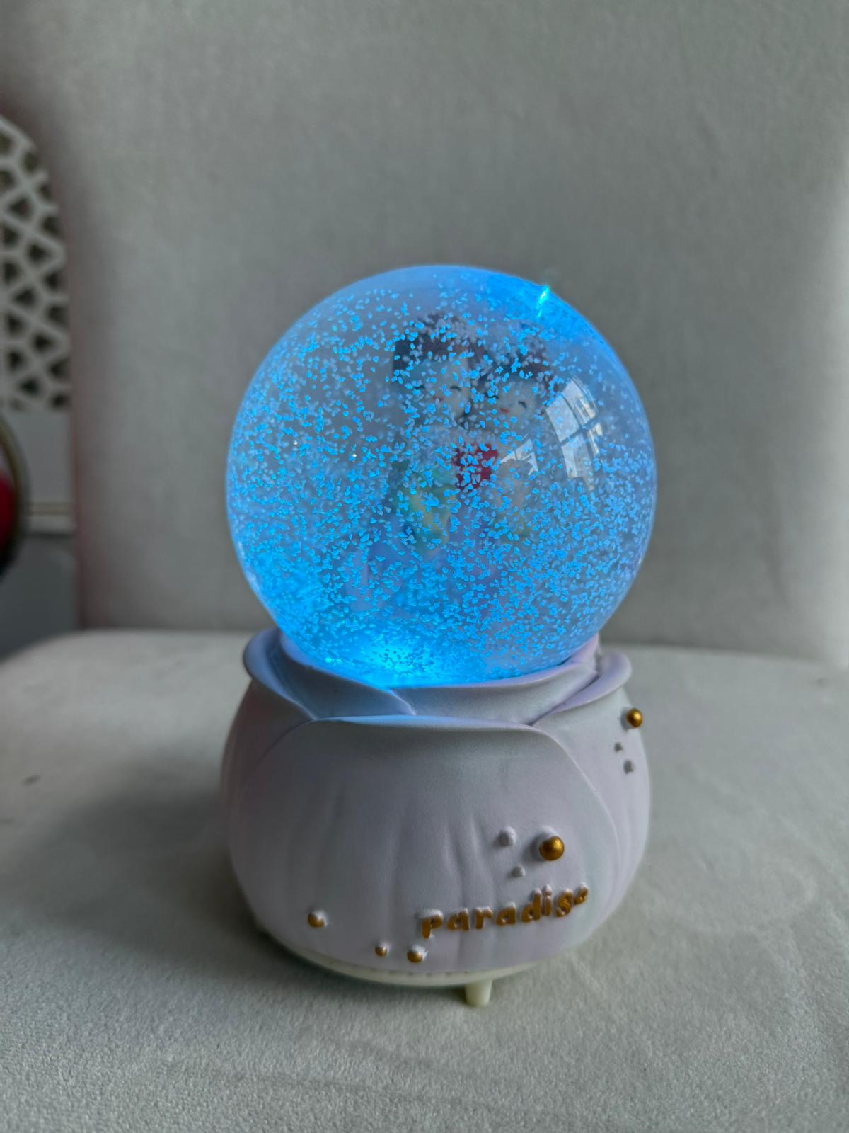 Büyük Boy Işıklı ve Sesli Kar Küresi