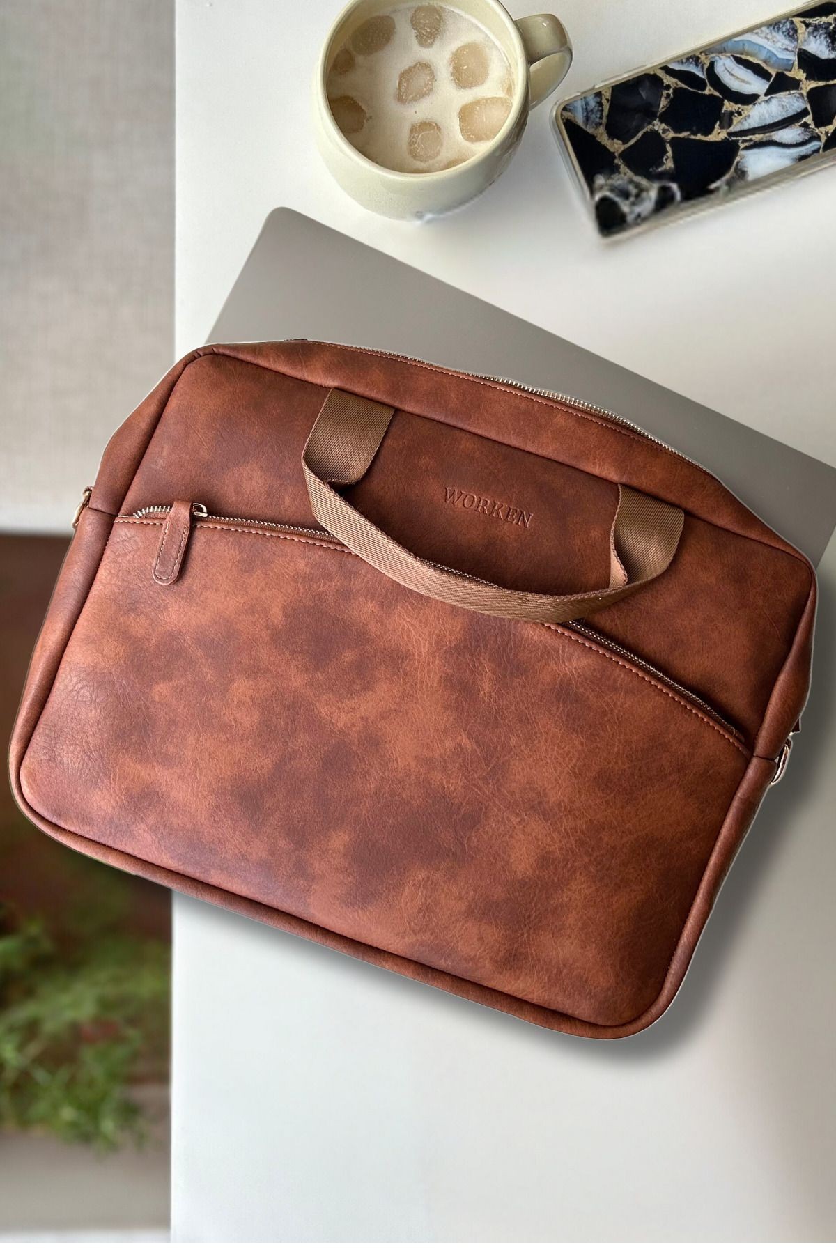Darbe Korumalı, Laptop Çantası Coffee 15.6" Inç Macbook Çantası 39x30x4 Cm Vegan Deri Kahverengi