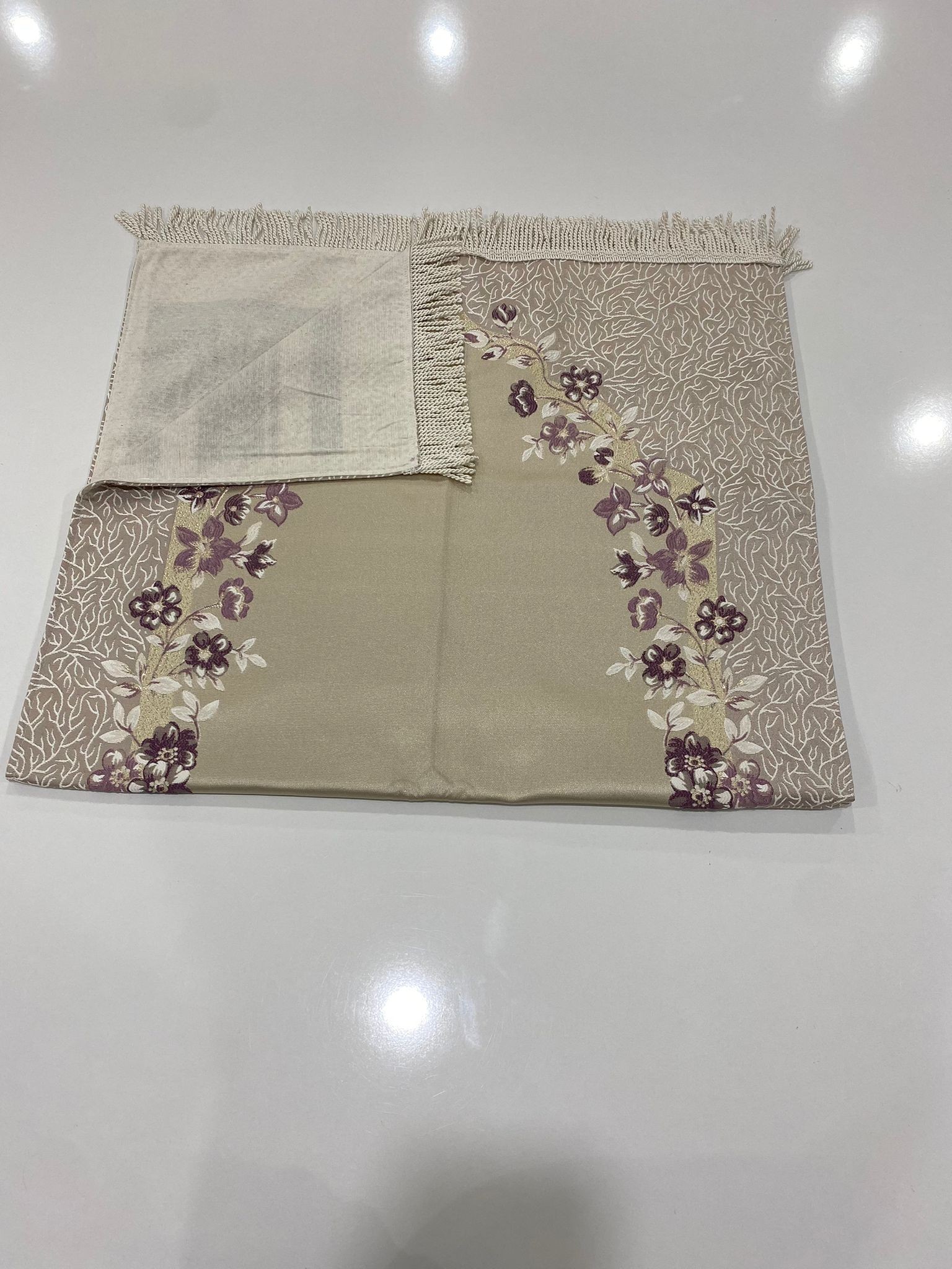 SECCADE SATEN KANAVİÇE İŞLEMELİ ASTARLI MODEL 8  116*67