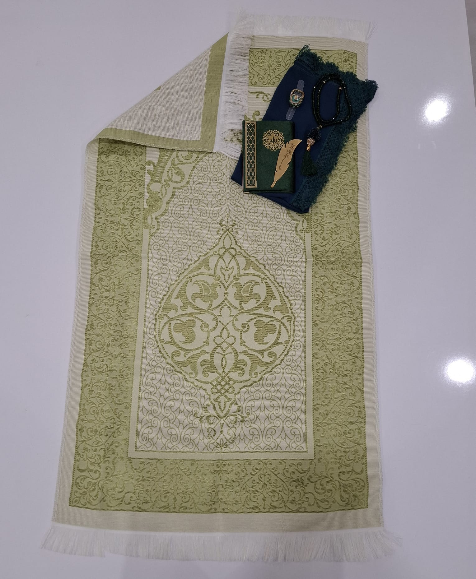 K.SECCADE YASİN AYRAÇ KRS.TESBİH NAMAZ ÖRT. M17-110*64 Cm