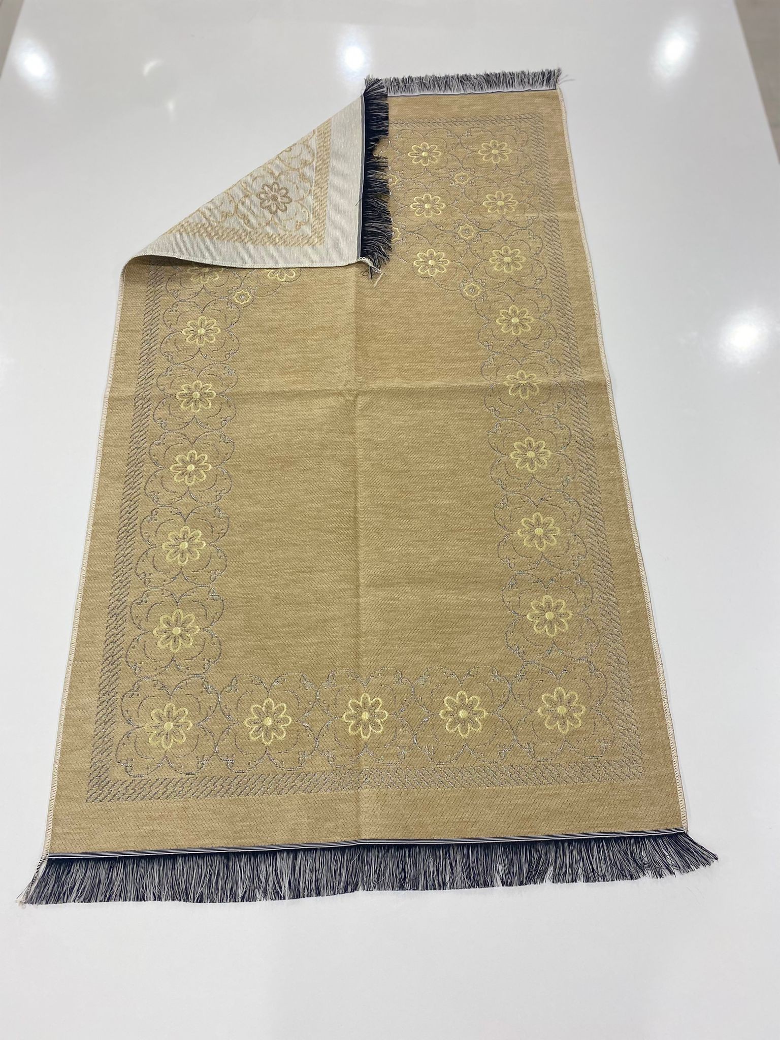 SECCADE SONIL DÜZ SAÇAK PAPATYALI MODEL 2 111*66 CM