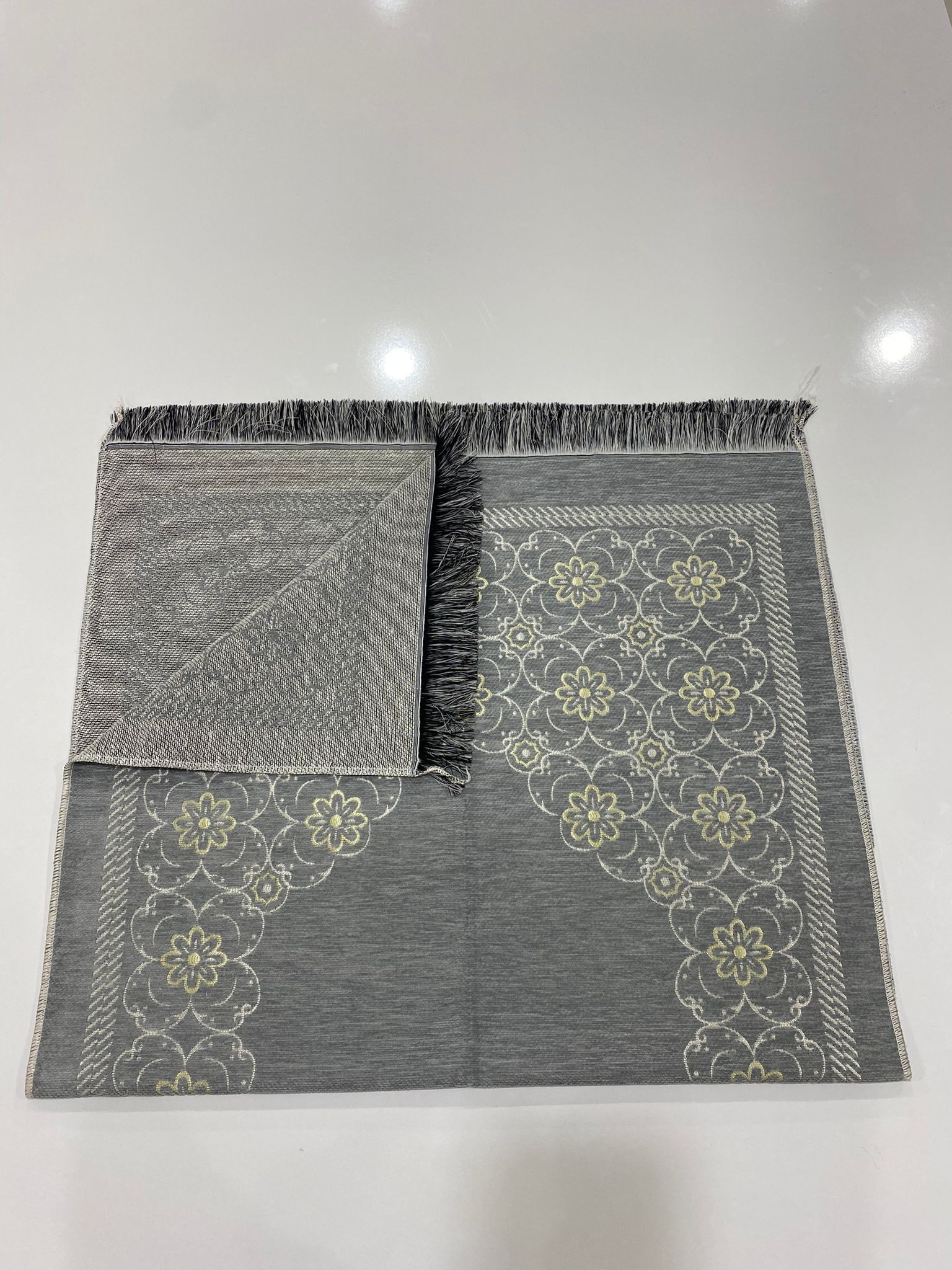 SECCADE SONIL DÜZ SAÇAK PAPATYALI MODEL 8 111*66 CM