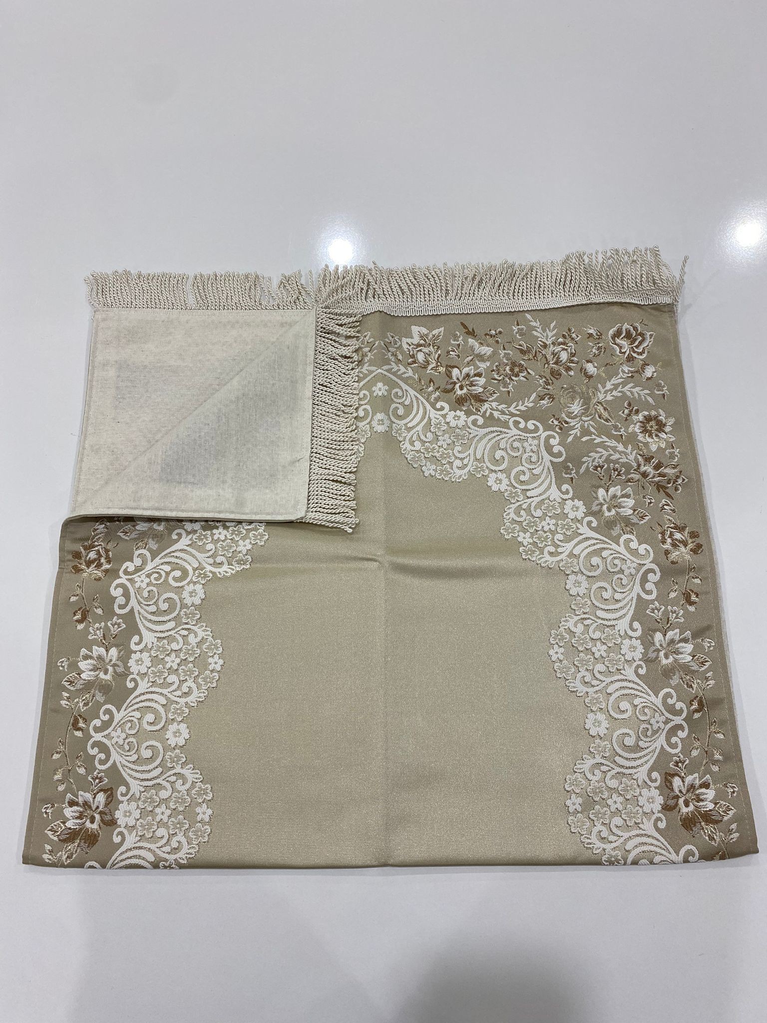 SECCADE SATEN KANAVİÇE İŞLEMELİ ASTARLI MODEL 1 116*67