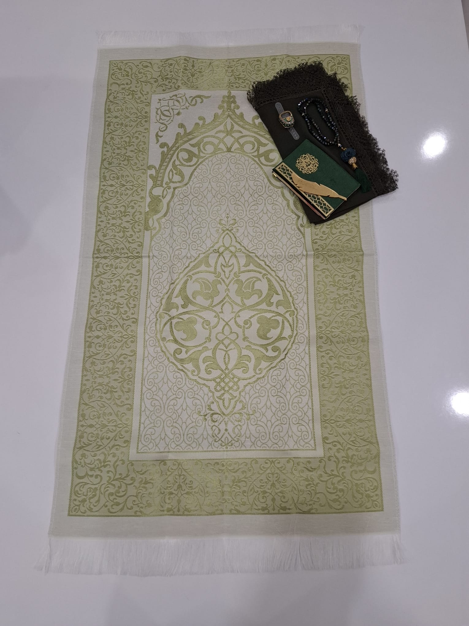 K.SECCADE YASİN AYRAÇ KRS.TESBİH NAMAZ ÖRT. M7-110*64 Cm