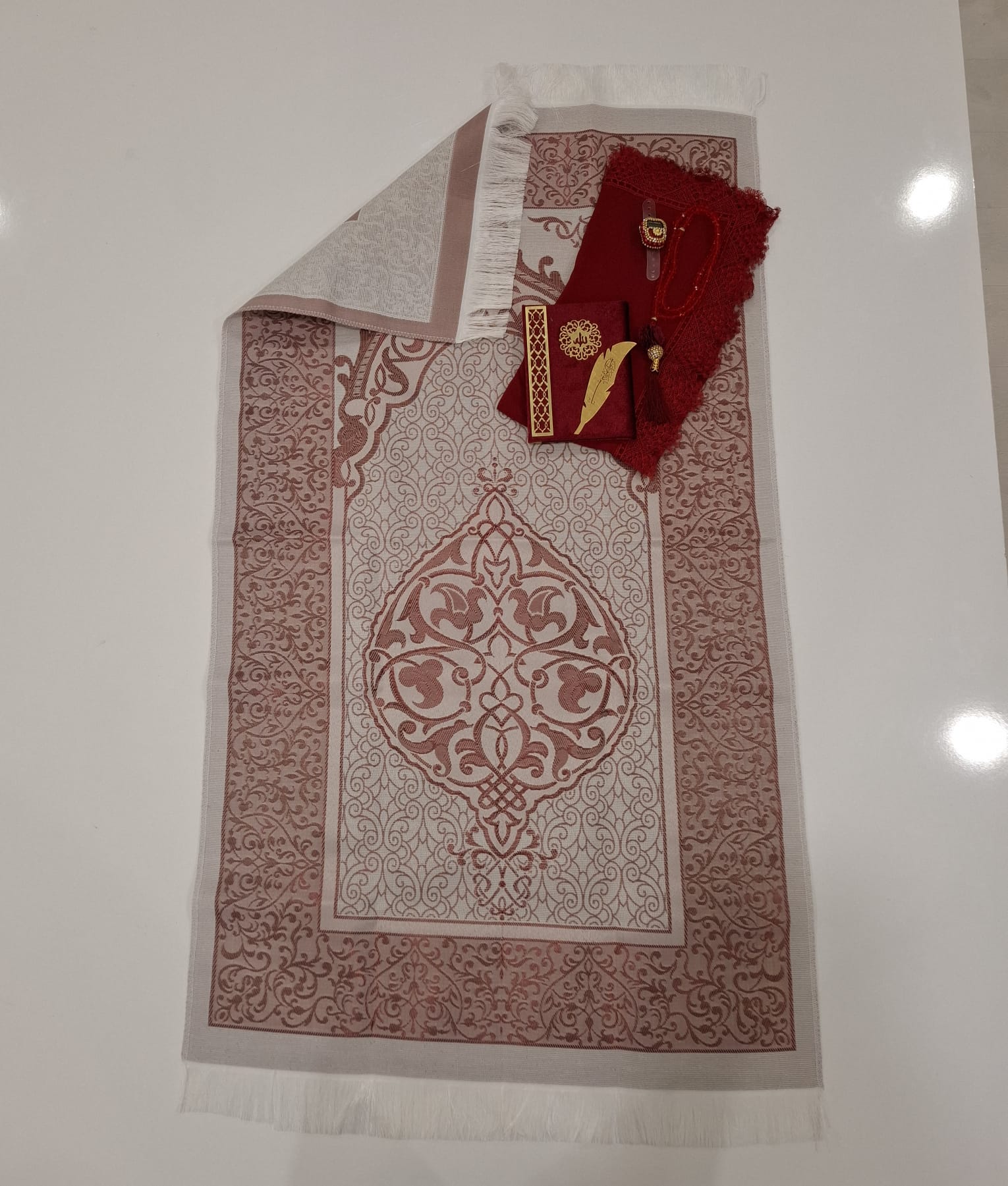 K.SECCADE YASİN AYRAÇ KRS.TESBİH NAMAZ ÖRT. M18-110*64 Cm