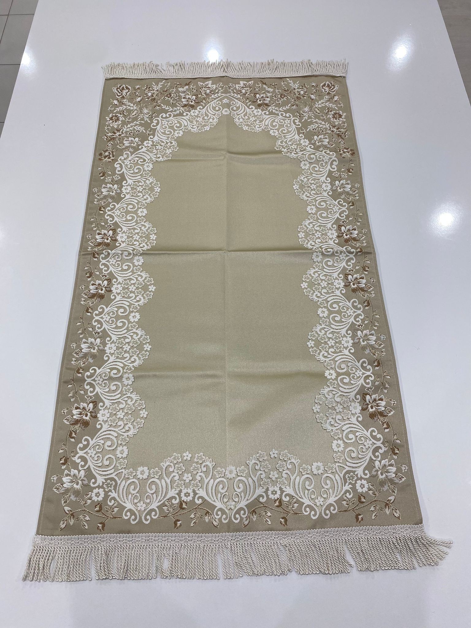 SECCADE SATEN KANAVİÇE İŞLEMELİ ASTARLI MODEL 1 116*67